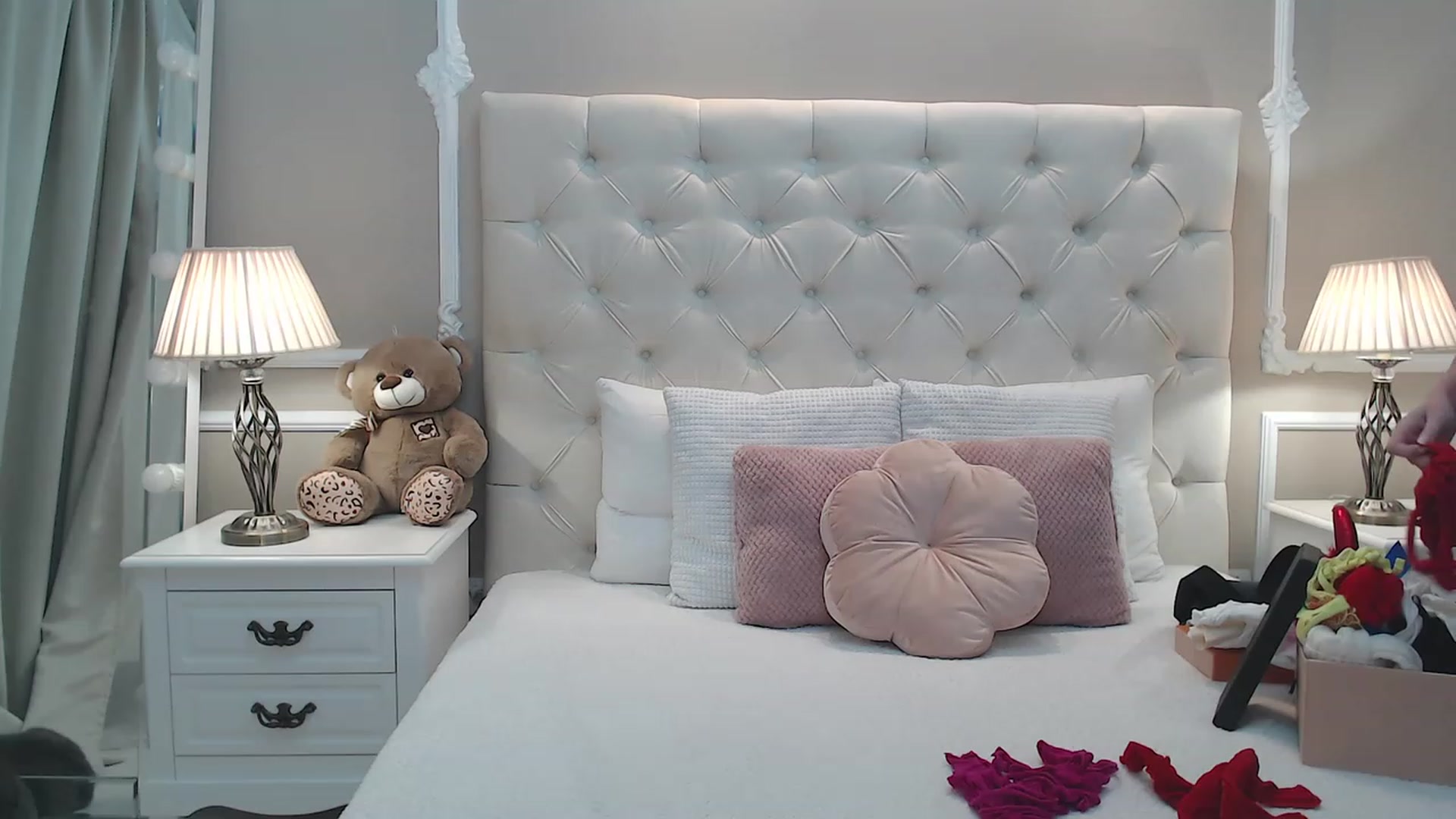 Gallery image thumbnail from M_i_k_aa's myfreecams stream on, 10/10/2023, 24:01 image 11 of 20