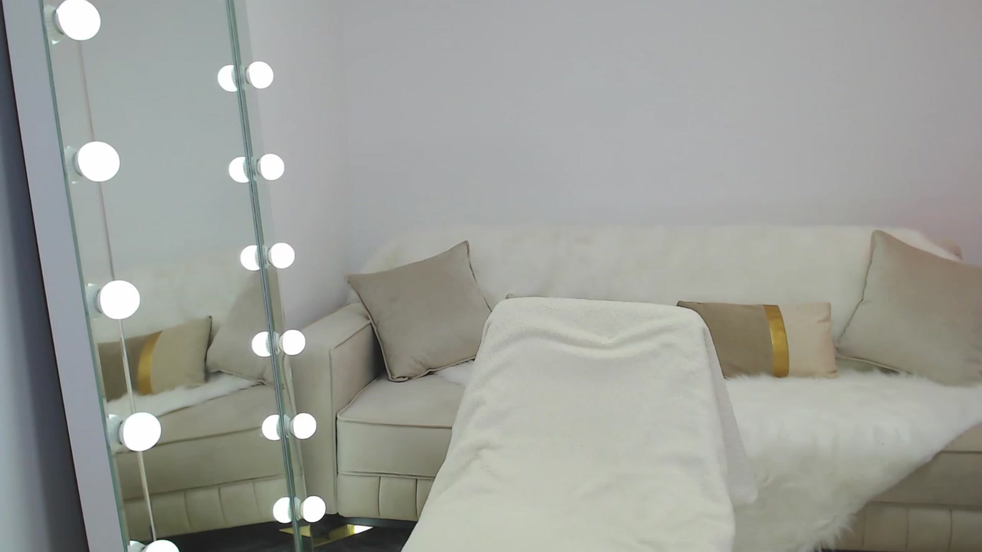 Gallery image thumbnail from M_i_k_aa's myfreecams stream on, 11/15/2023, 01:27 image 16 of 20