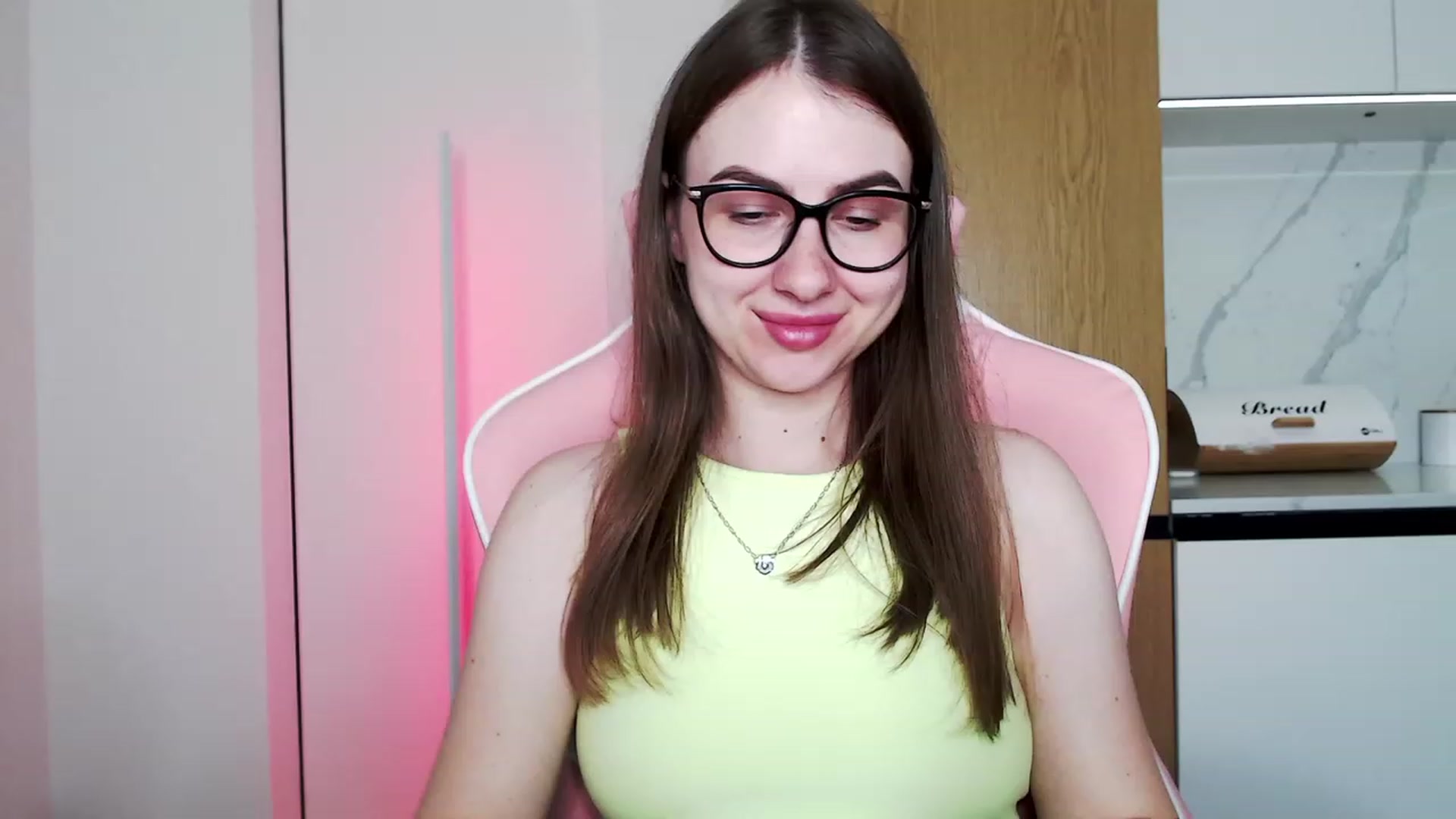 Gallery image thumbnail from Ma_Ry_Me's myfreecams stream on, 06/15/2023, 01:06 image 8 of 20