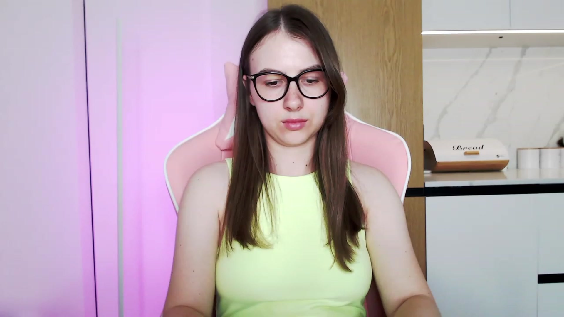 Gallery image thumbnail from Ma_Ry_Me's myfreecams stream on, 06/18/2023, 18:28 image 4 of 20