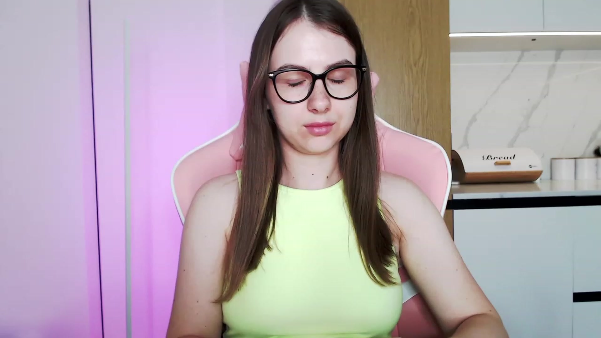 Gallery image thumbnail from Ma_Ry_Me's myfreecams stream on, 06/18/2023, 18:28 image 16 of 20