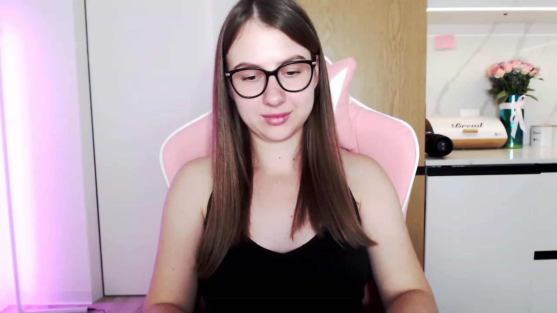 Gallery image thumbnail from Ma_Ry_Me's myfreecams stream on, 09/10/2023, 16:36 image 14 of 20