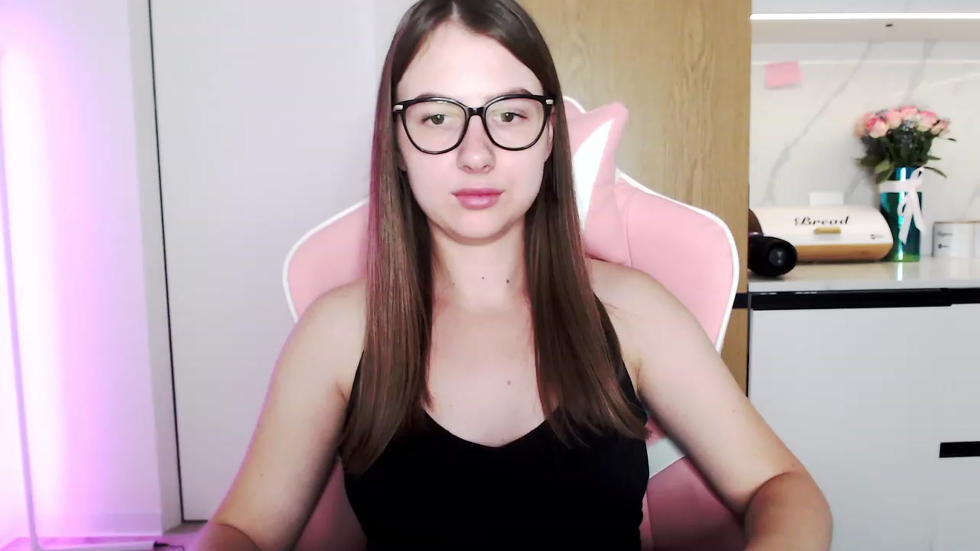 Gallery image thumbnail from Ma_Ry_Me's myfreecams stream on, 09/10/2023, 16:36 image 15 of 20
