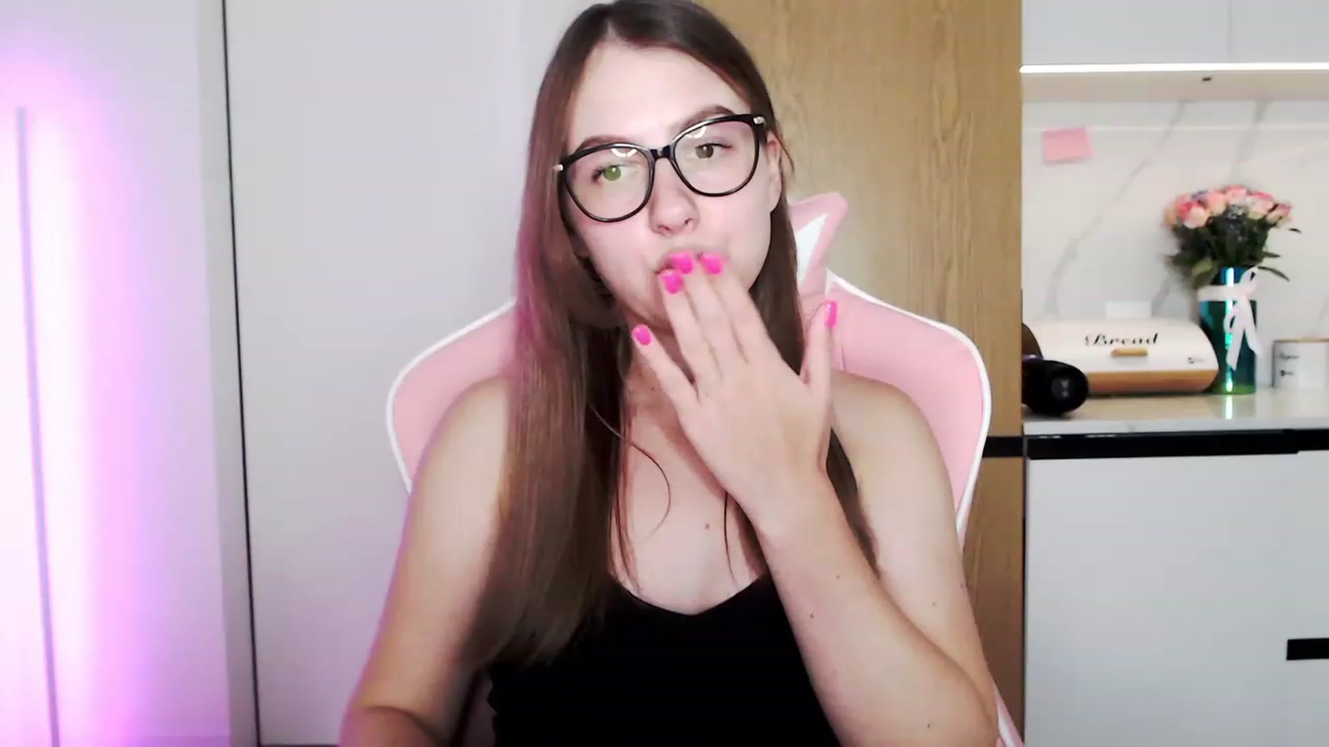 Gallery image thumbnail from Ma_Ry_Me's myfreecams stream on, 09/10/2023, 16:36 image 7 of 20