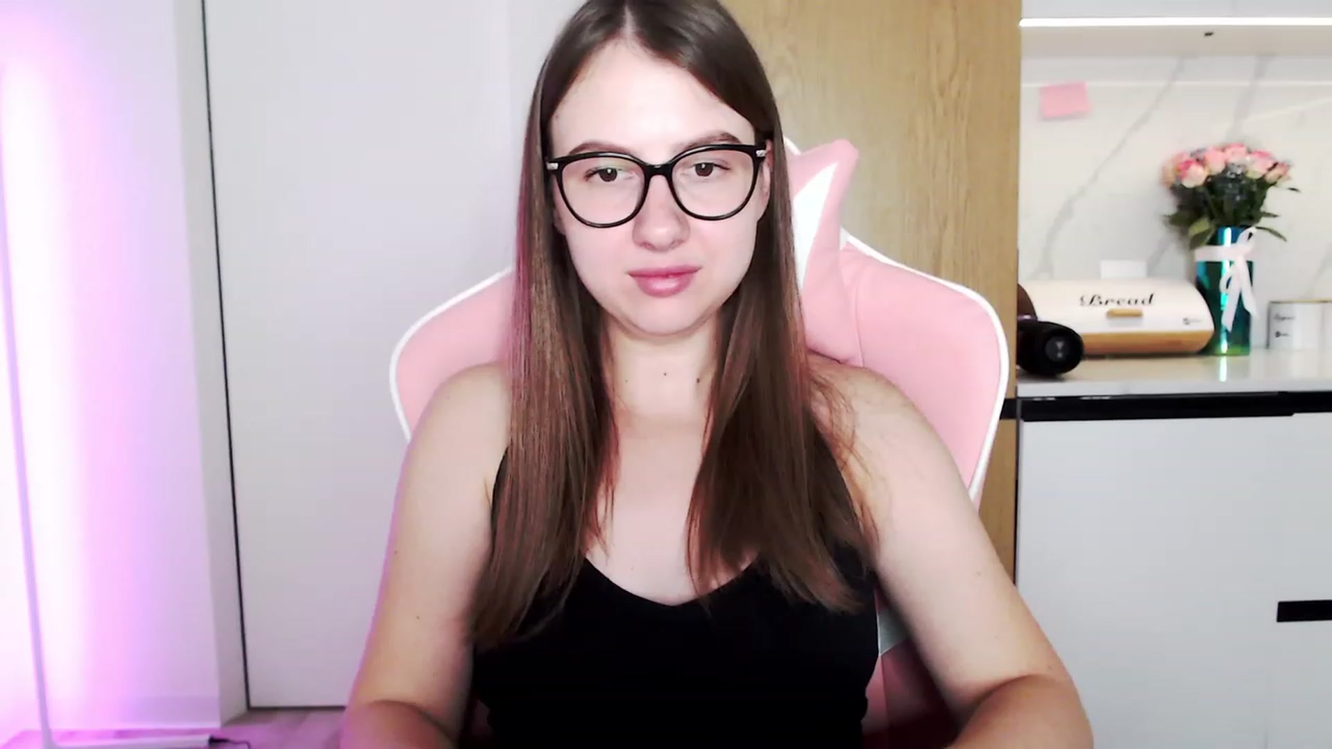 Gallery image thumbnail from Ma_Ry_Me's myfreecams stream on, 09/10/2023, 16:36 image 11 of 20
