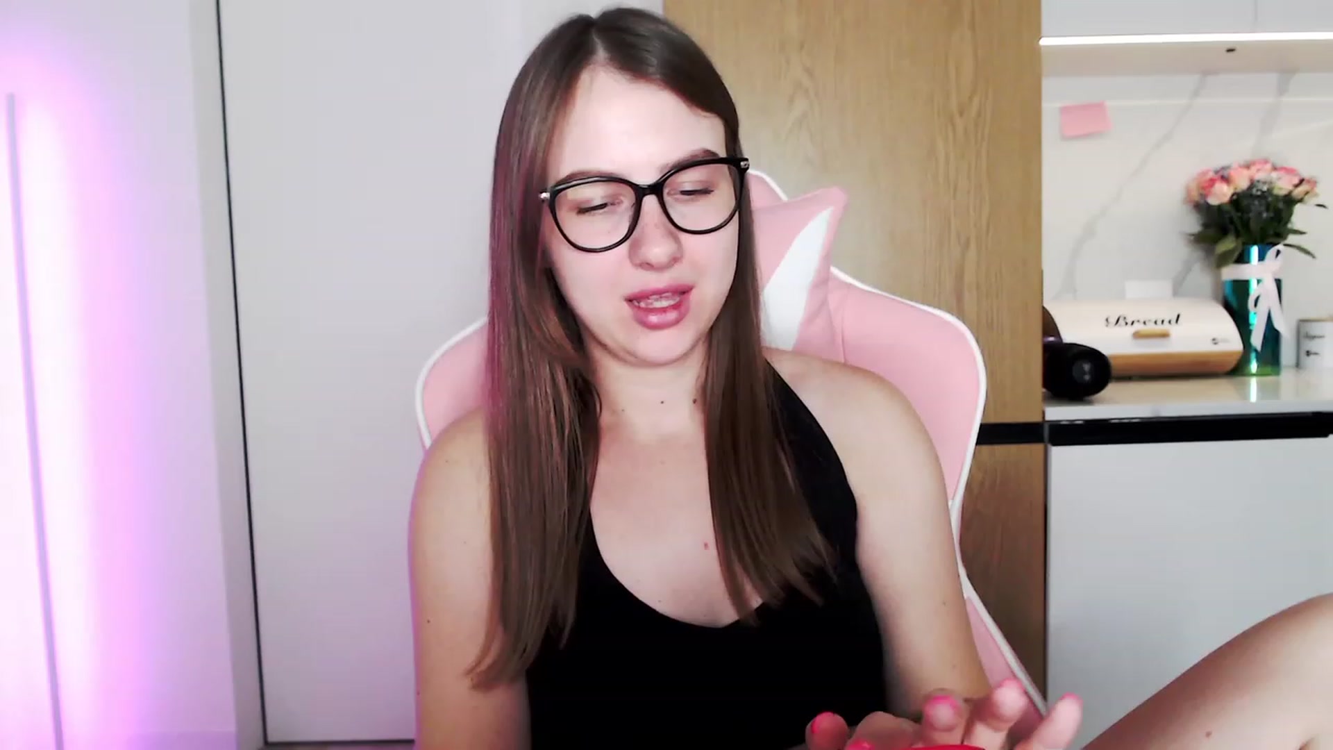 Gallery image thumbnail from Ma_Ry_Me's myfreecams stream on, 09/10/2023, 16:36 image 6 of 20