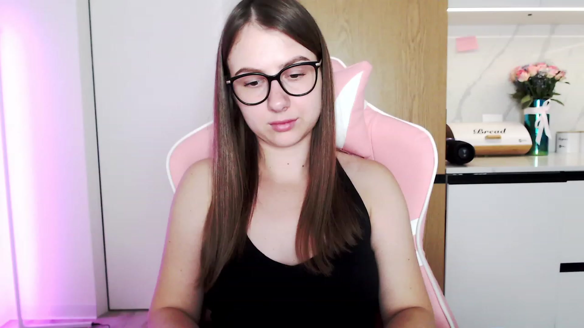 Gallery image thumbnail from Ma_Ry_Me's myfreecams stream on, 09/10/2023, 16:36 image 12 of 20