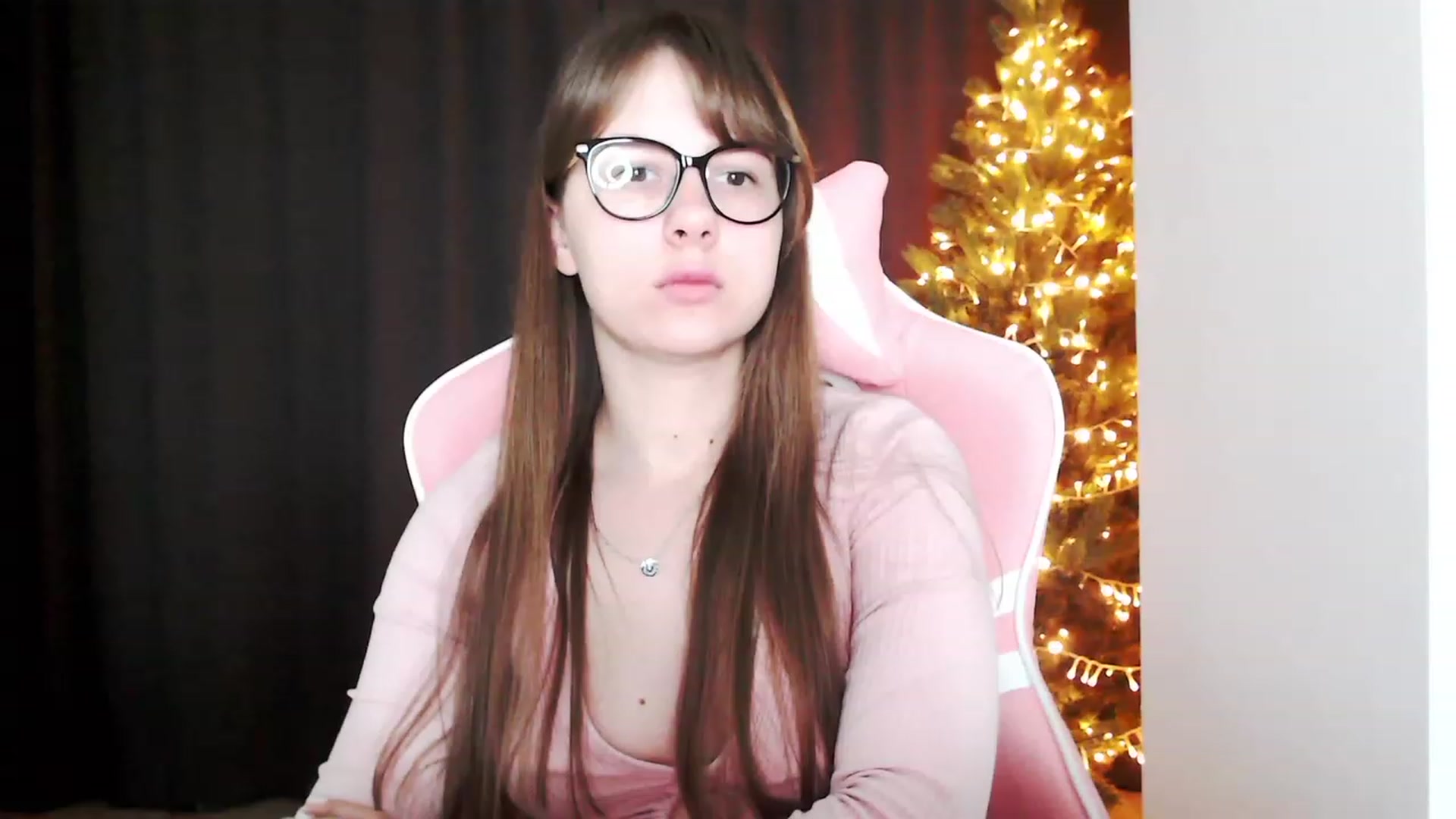 Gallery image thumbnail from Ma_Ry_Xmas's myfreecams stream on, 12/29/2022, 03:42 image 11 of 20