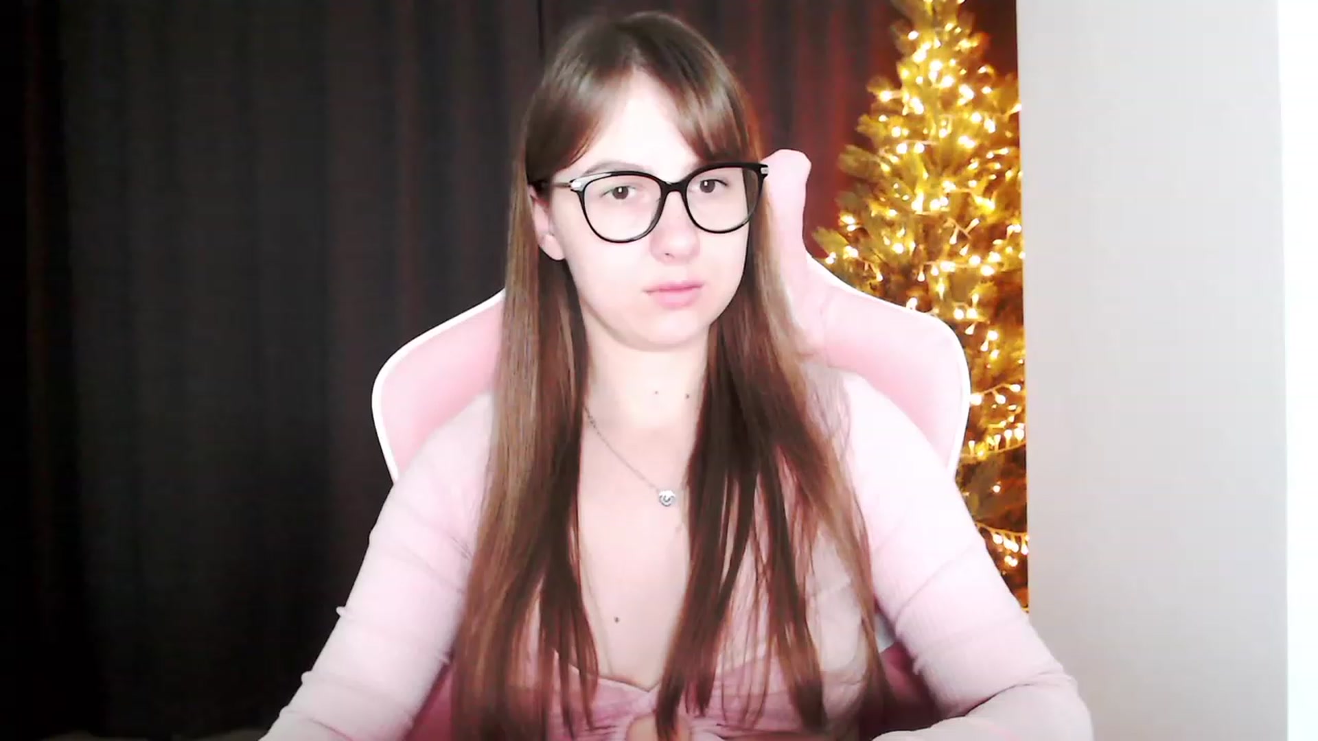 Gallery image thumbnail from Ma_Ry_Xmas's myfreecams stream on, 12/29/2022, 03:42 image 10 of 20