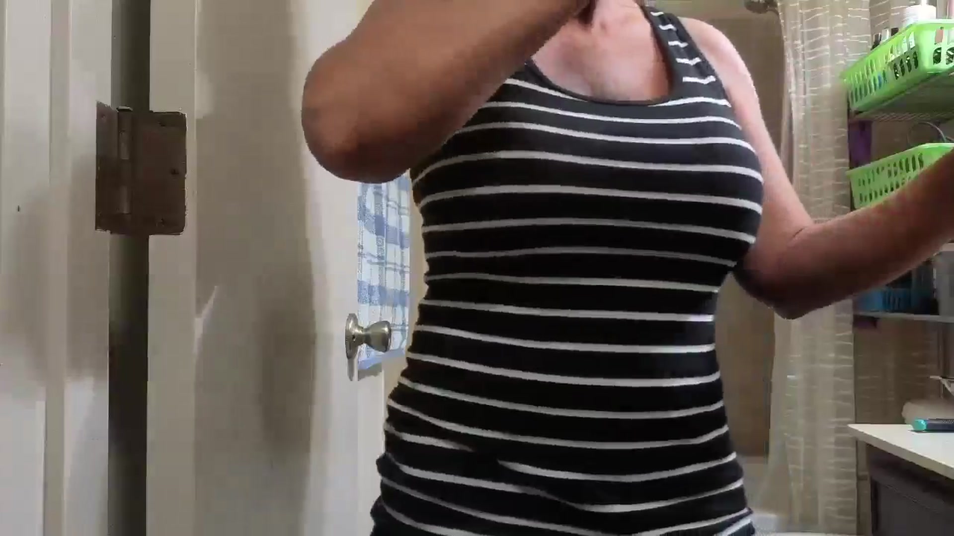 Gallery image thumbnail from MacNTits's myfreecams stream on, 01/01/2026, 19:38 image 15 of 20