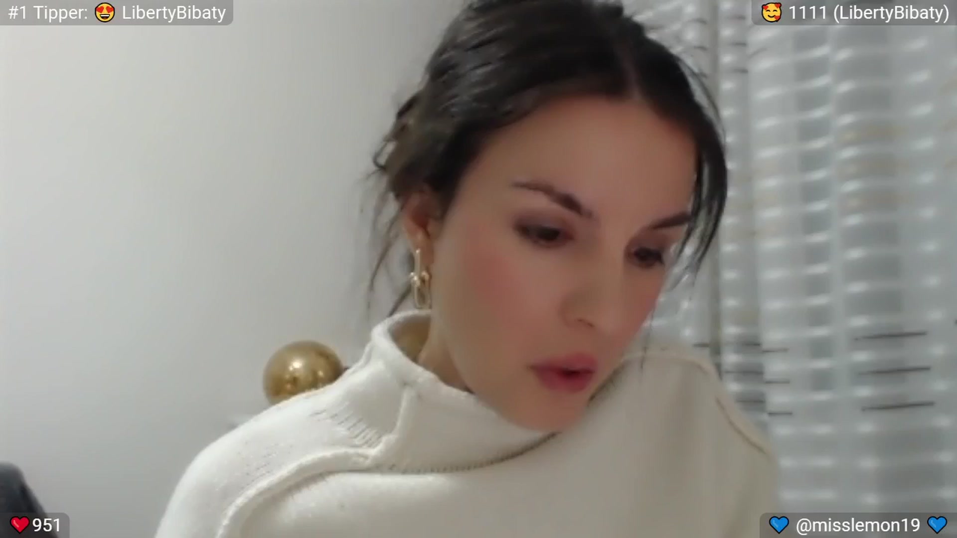 Gallery image thumbnail from Macaroon's myfreecams stream on, 04/20/2024, 23:56 image 6 of 20