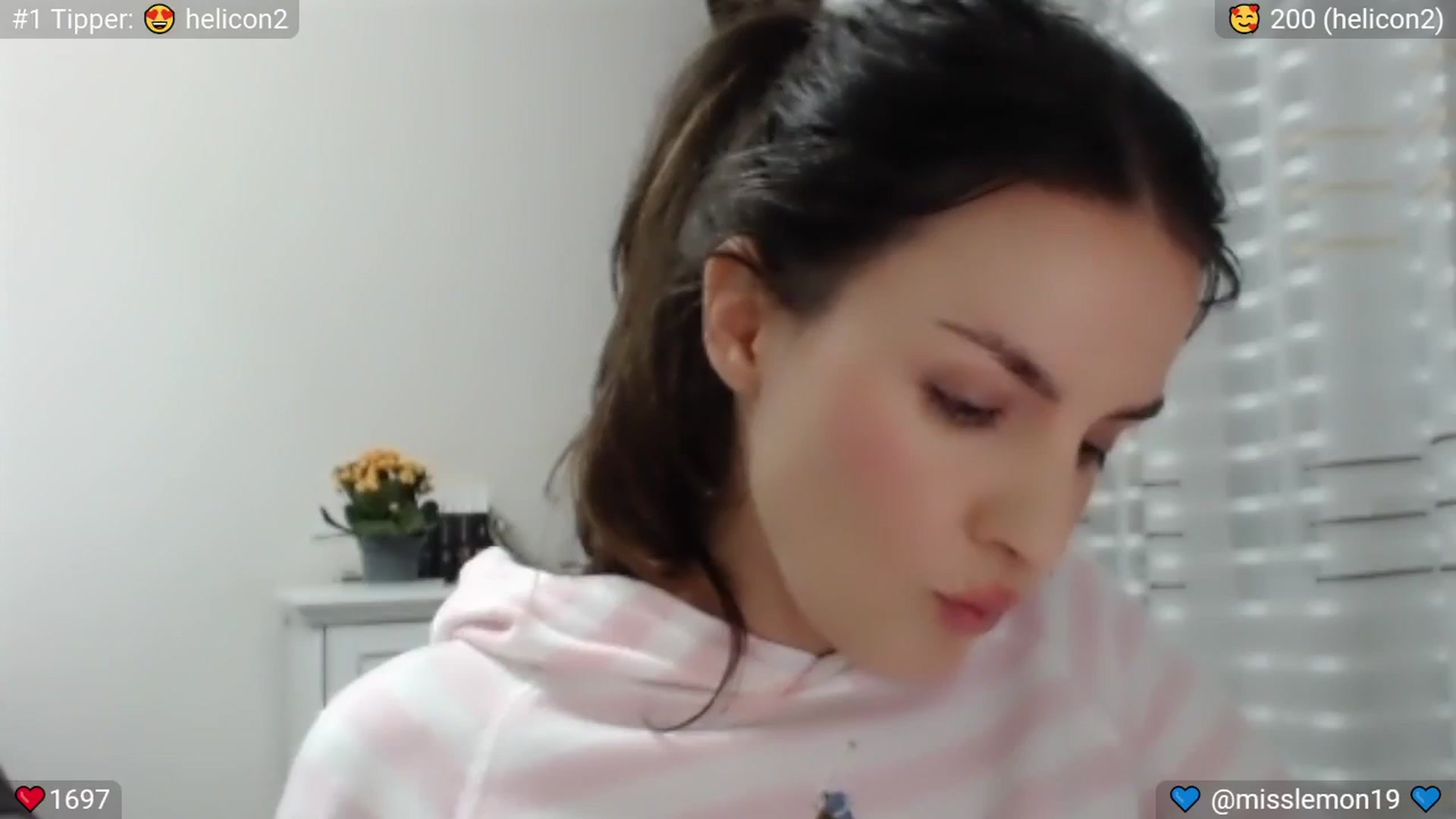Gallery image thumbnail from Macaroon's myfreecams stream on, 05/07/2024, 22:20 image 13 of 20