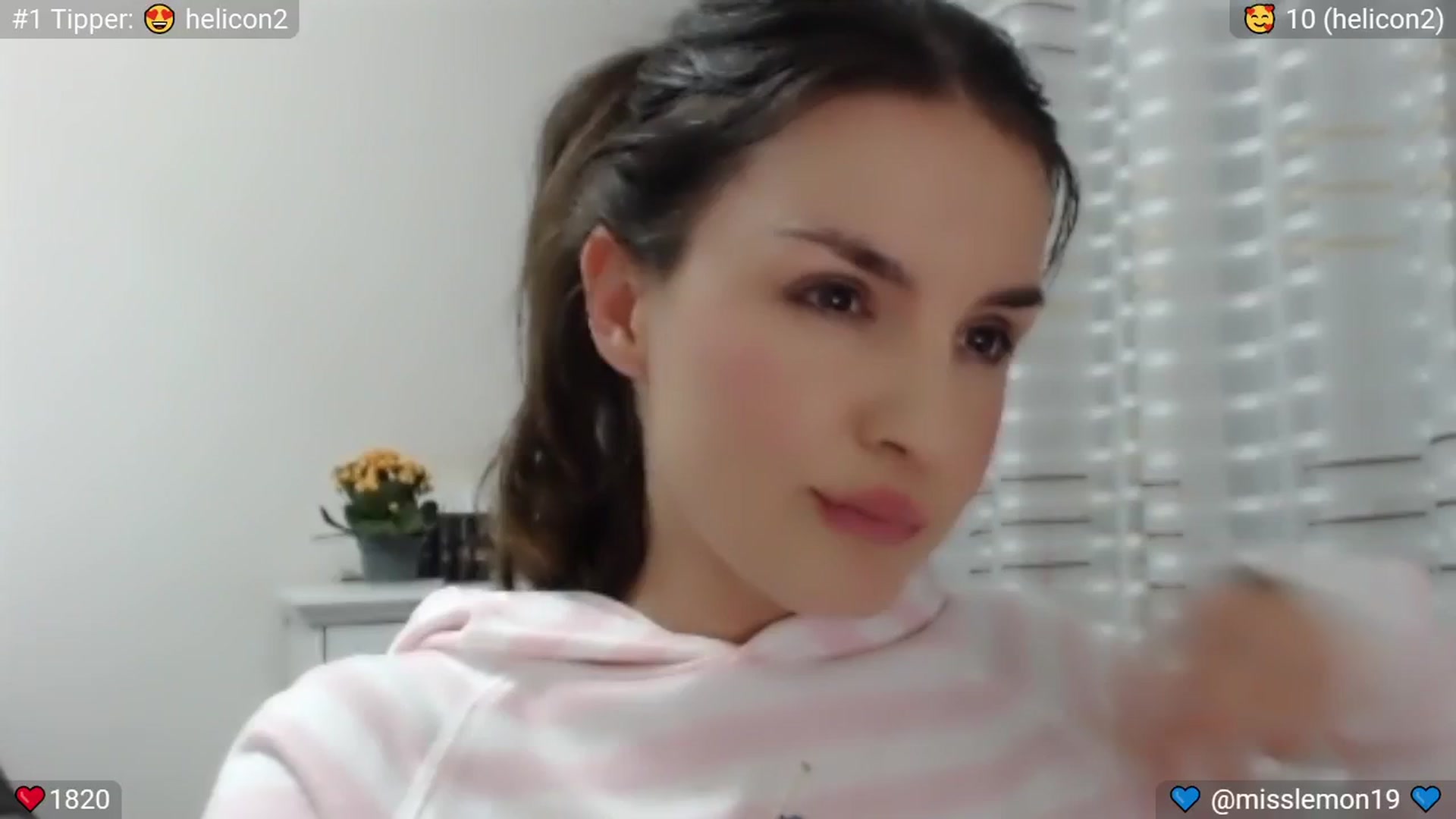 Gallery image thumbnail from Macaroon's myfreecams stream on, 05/07/2024, 22:20 image 3 of 20