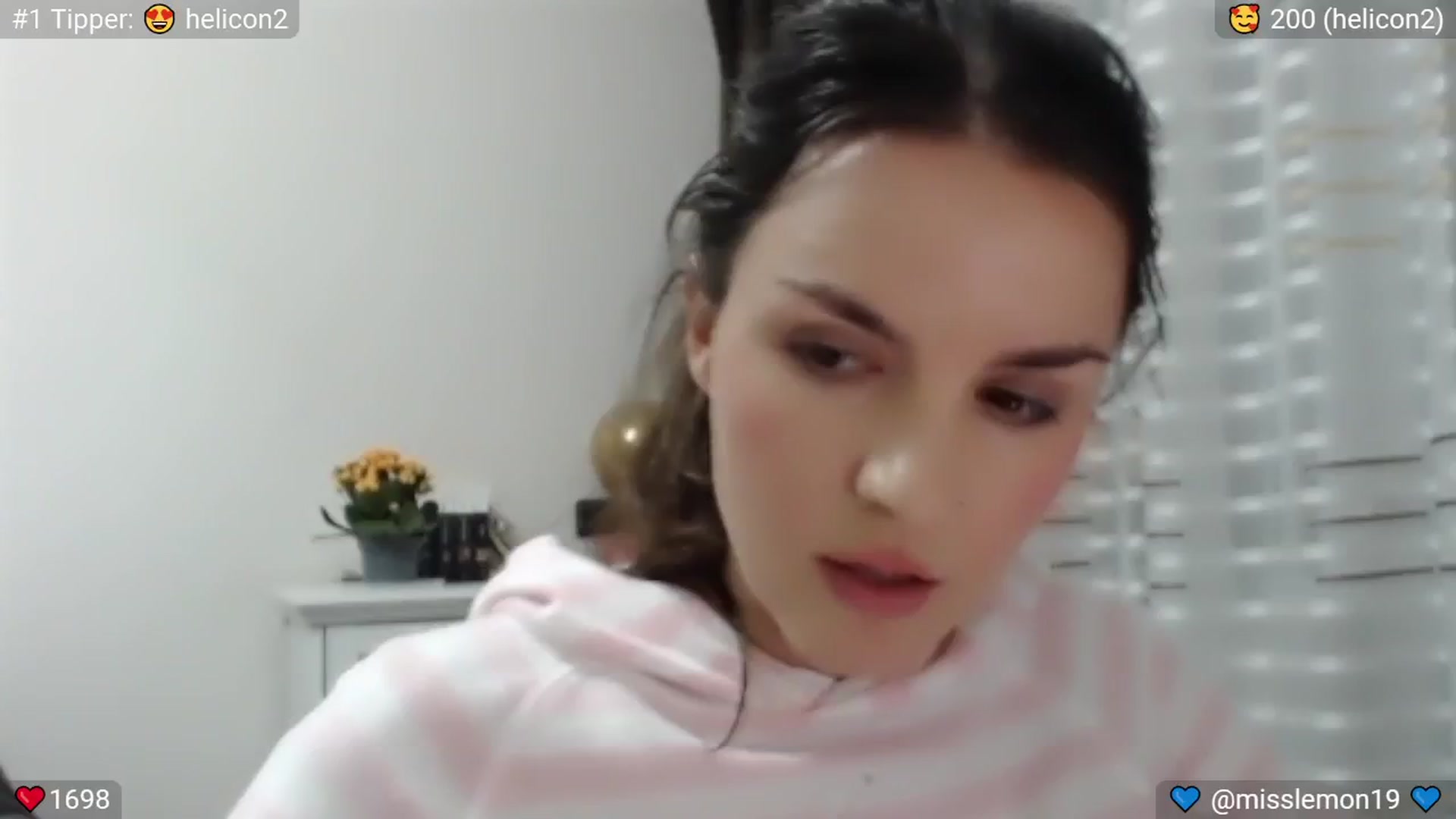 Gallery image thumbnail from Macaroon's myfreecams stream on, 05/07/2024, 22:20 image 14 of 20