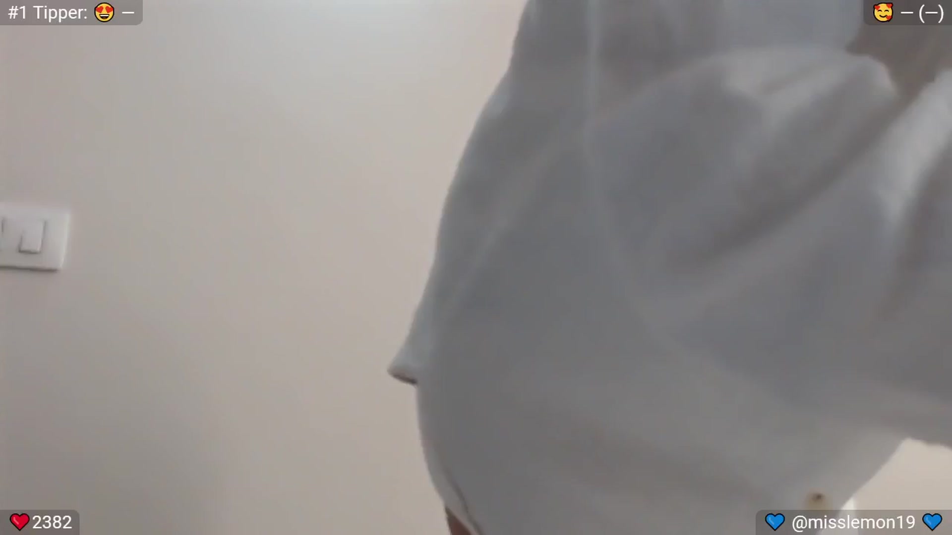 Gallery image thumbnail from Macaroon's myfreecams stream on, 05/10/2024, 21:40 image 2 of 20