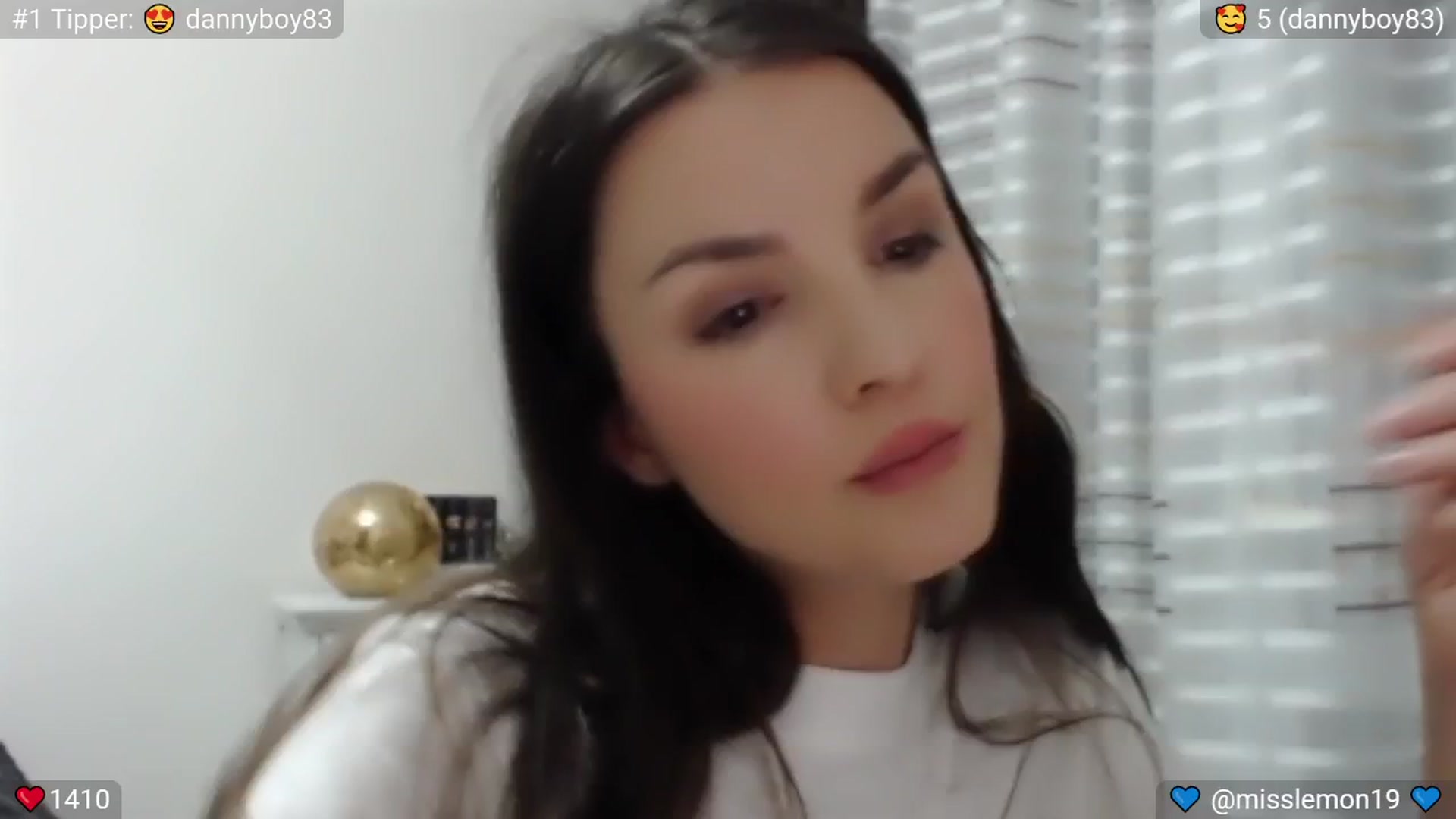 Gallery image thumbnail from Macaroon's myfreecams stream on, 06/02/2024, 23:47 image 3 of 20