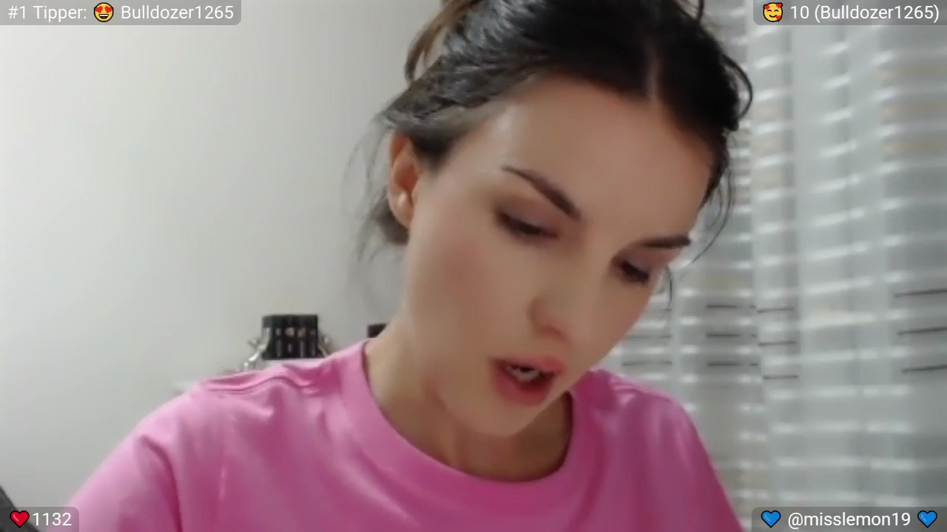 Gallery image thumbnail from Macaroon's myfreecams stream on, 07/11/2024, 23:35 image 16 of 20