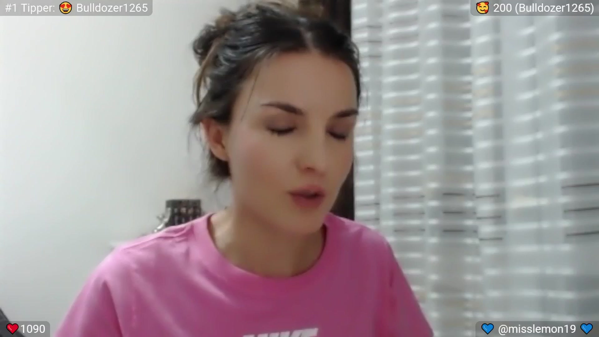 Gallery image thumbnail from Macaroon's myfreecams stream on, 07/12/2024, 24:21 image 18 of 20