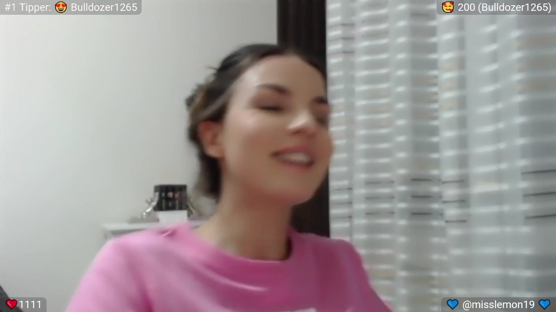 Gallery image thumbnail from Macaroon's myfreecams stream on, 07/12/2024, 24:21 image 3 of 20