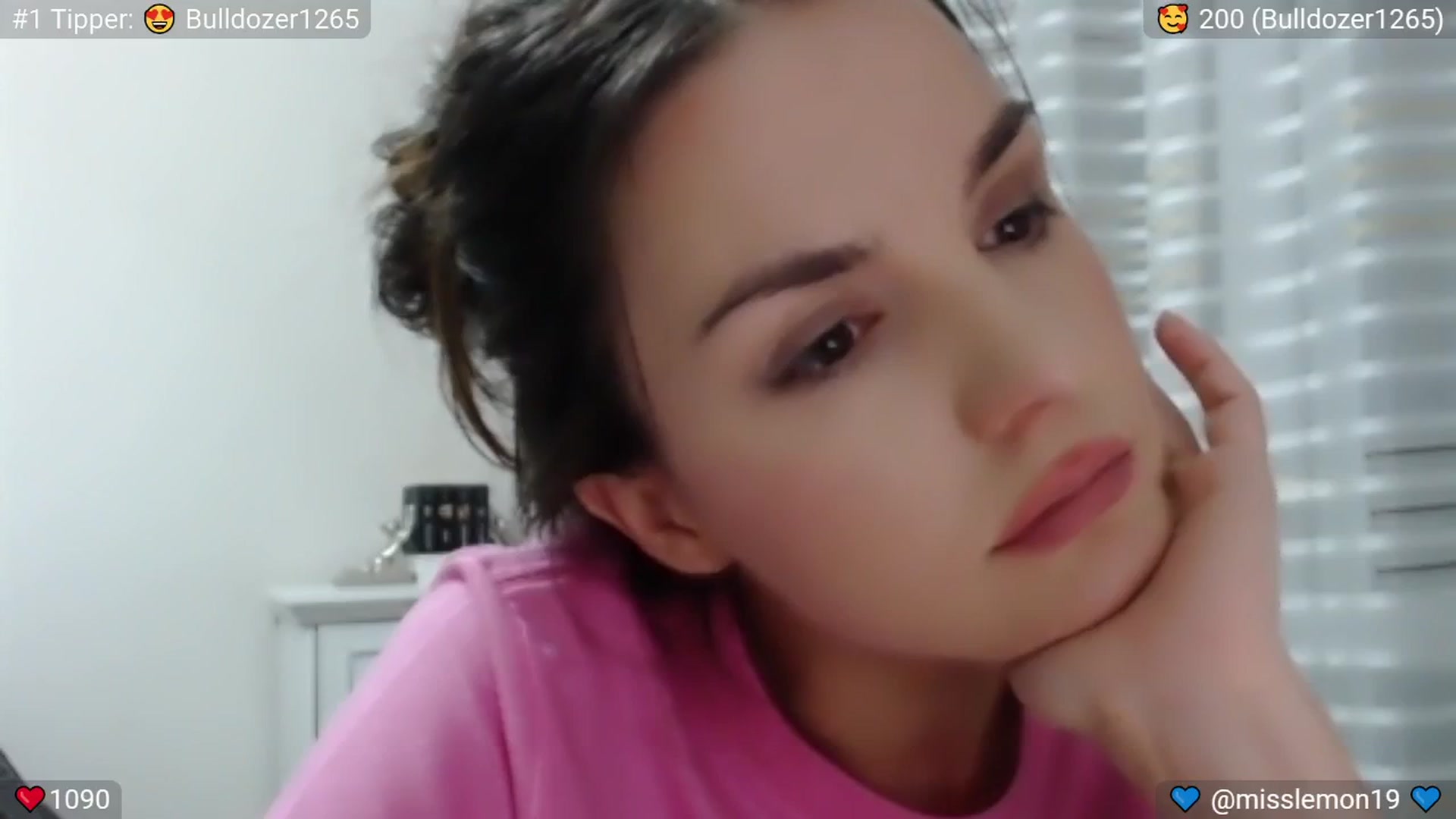 Gallery image thumbnail from Macaroon's myfreecams stream on, 07/12/2024, 24:21 image 17 of 20