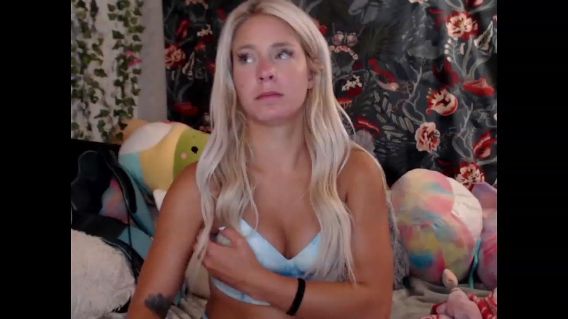 Gallery image thumbnail from Macyjay1's myfreecams stream on, 08/30/2023, 07:43 image 16 of 20