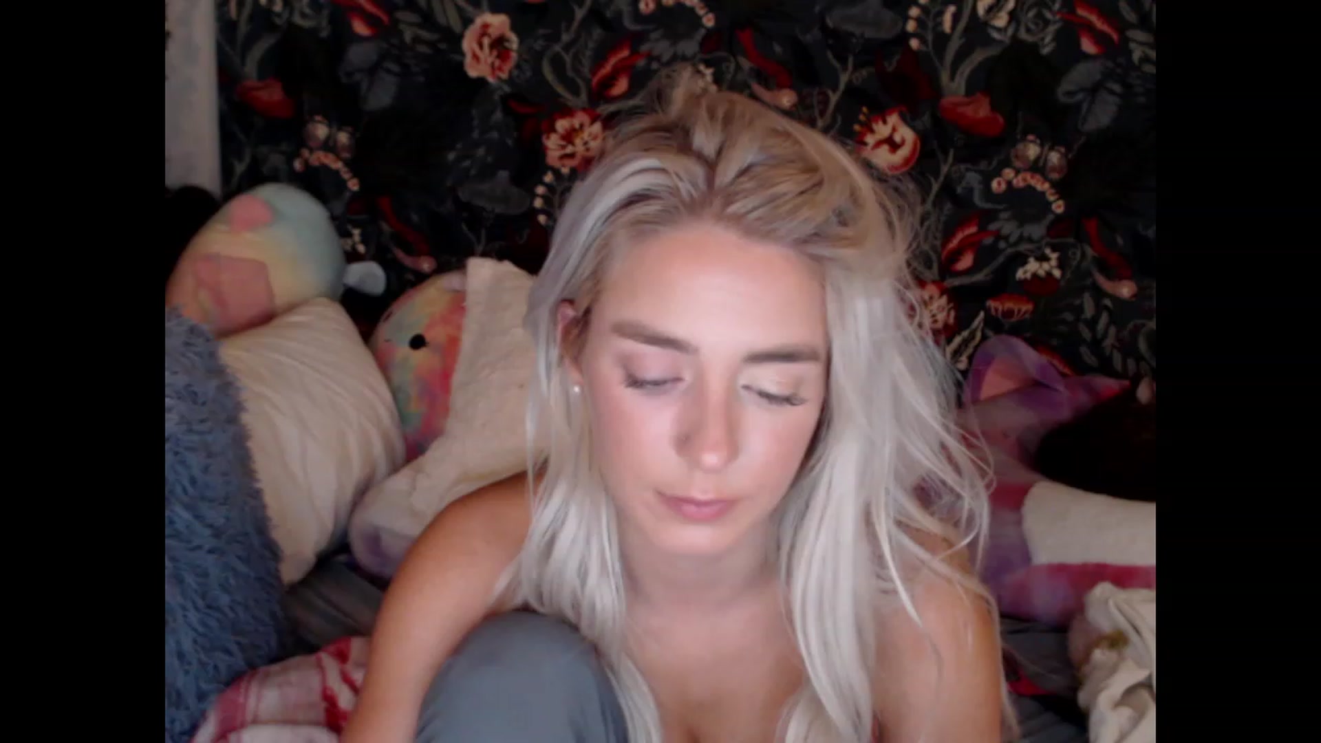 Gallery image thumbnail from Macyjay1's myfreecams stream on, 10/06/2023, 08:40 image 6 of 20