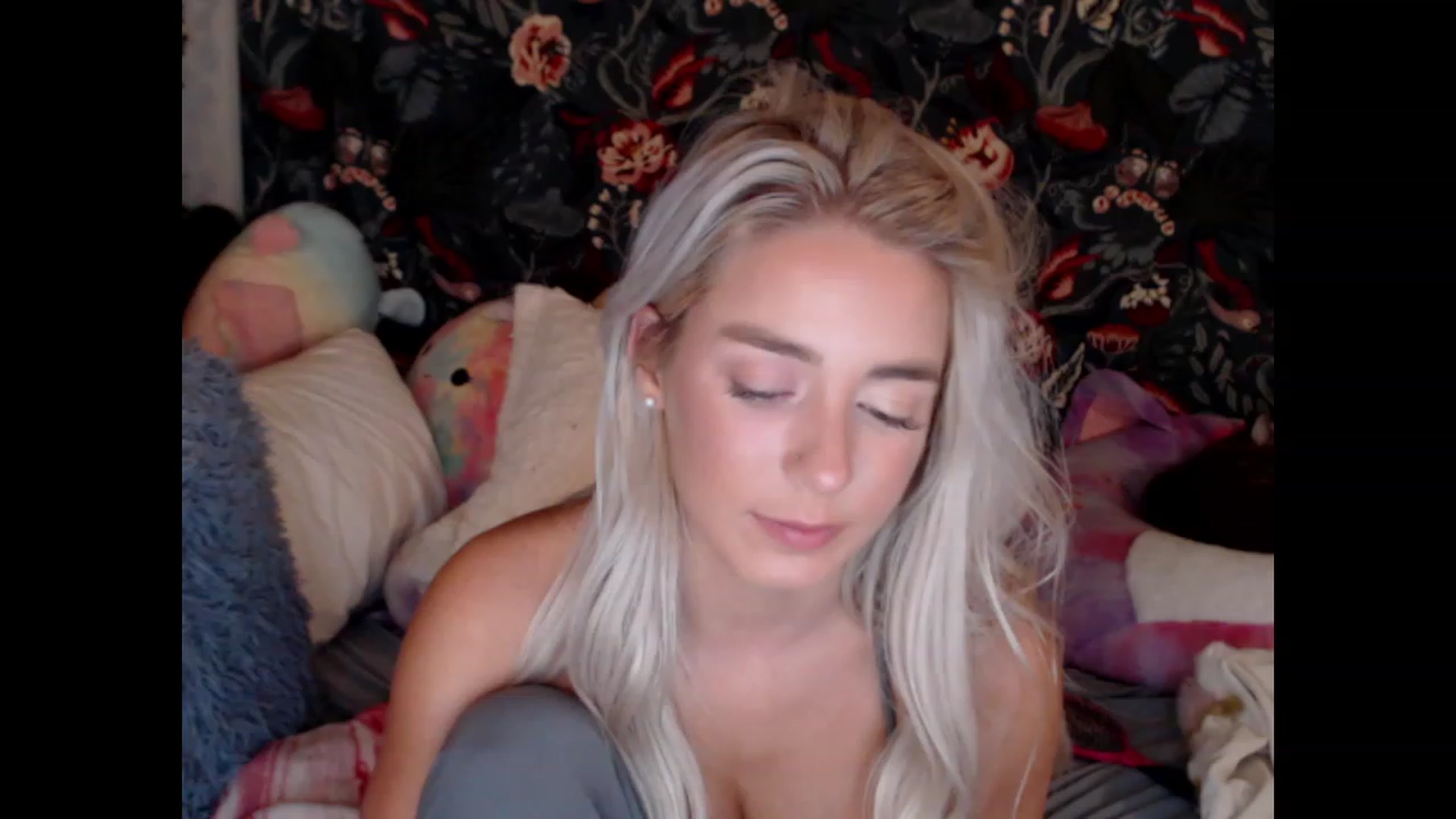 Gallery image thumbnail from Macyjay1's myfreecams stream on, 10/06/2023, 08:40 image 5 of 20