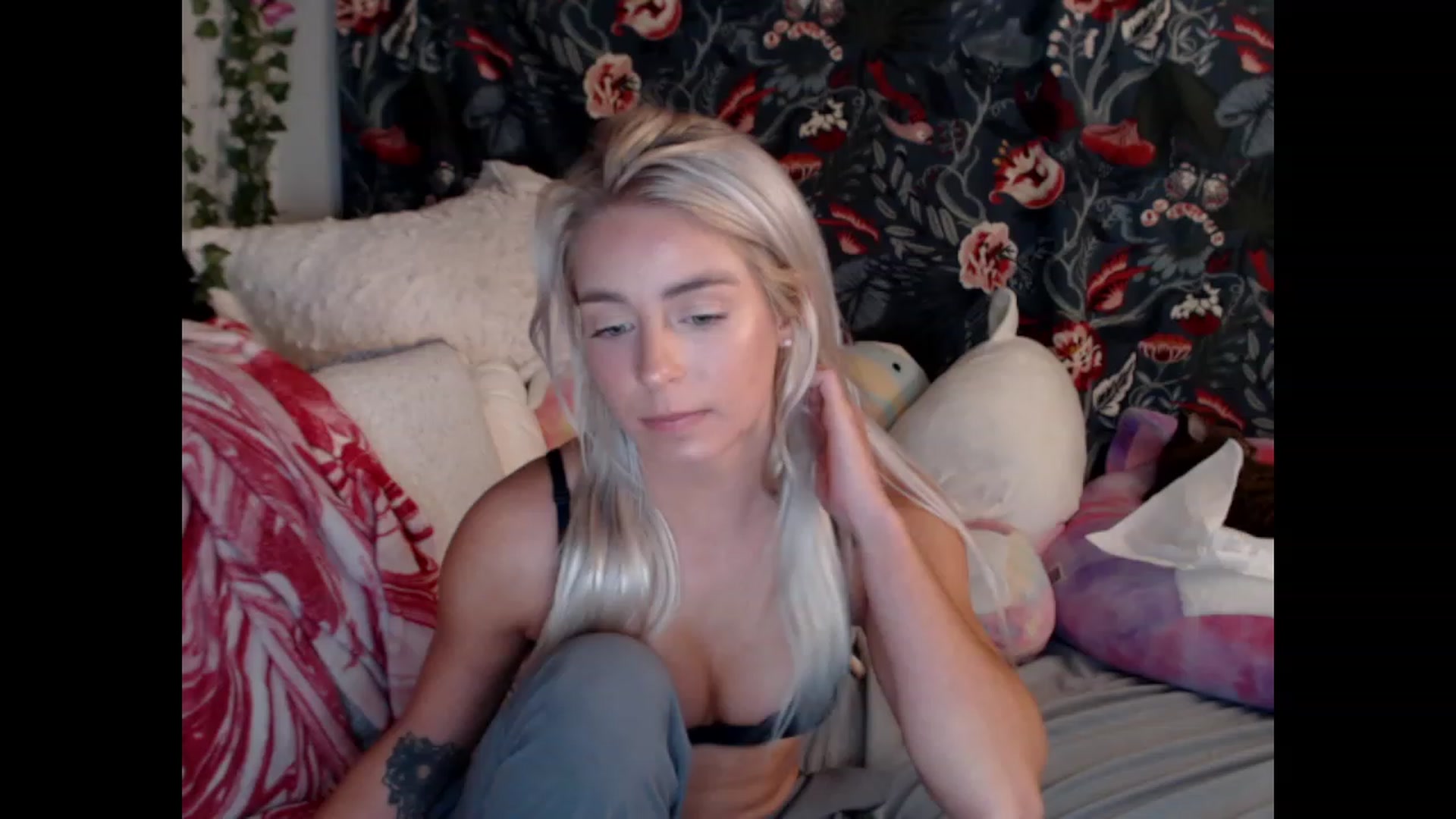 Gallery image thumbnail from Macyjay1's myfreecams stream on, 10/12/2023, 09:04 image 4 of 20