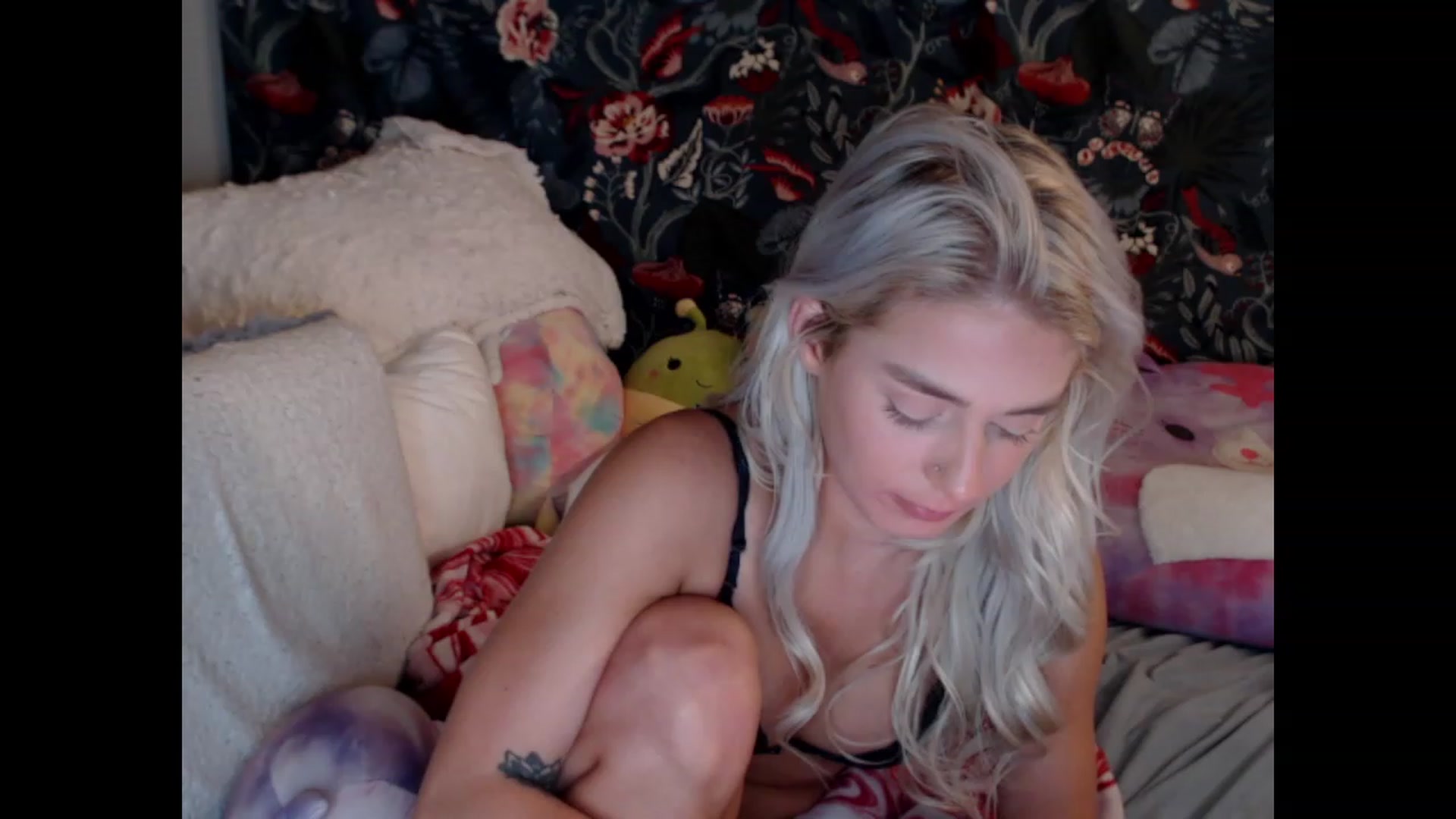 Gallery image thumbnail from Macyjay1's myfreecams stream on, 10/13/2023, 07:22 image 6 of 20