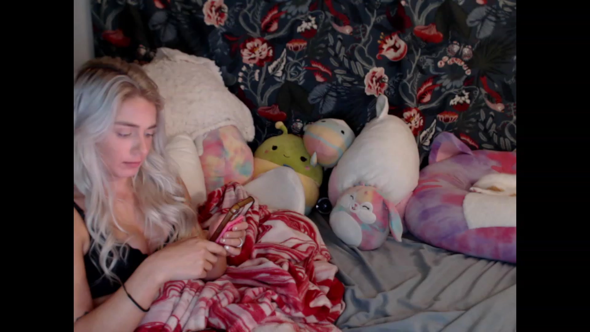 Gallery image thumbnail from Macyjay1's myfreecams stream on, 10/13/2023, 08:38 image 10 of 20