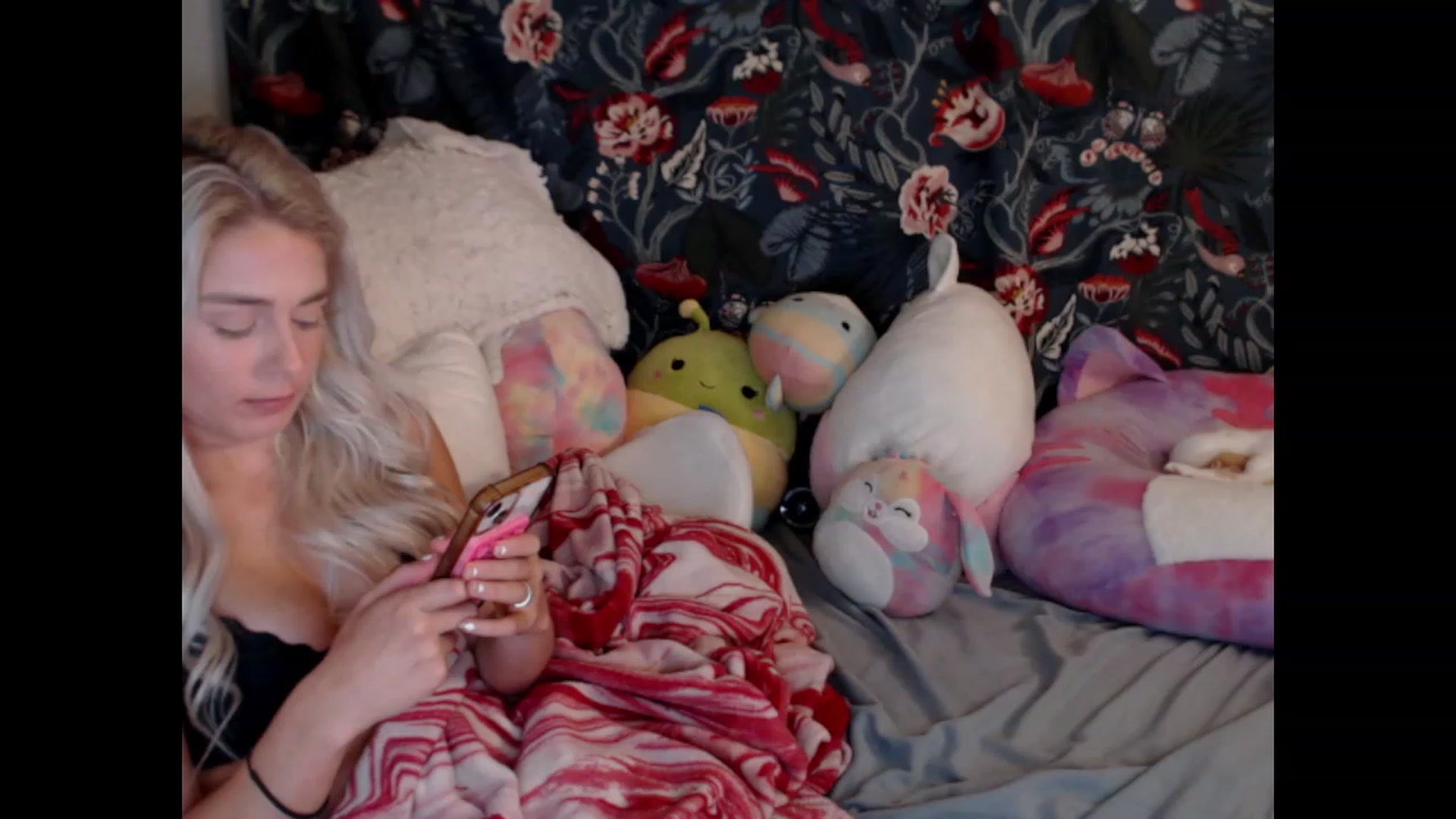 Gallery image thumbnail from Macyjay1's myfreecams stream on, 10/13/2023, 08:38 image 9 of 20