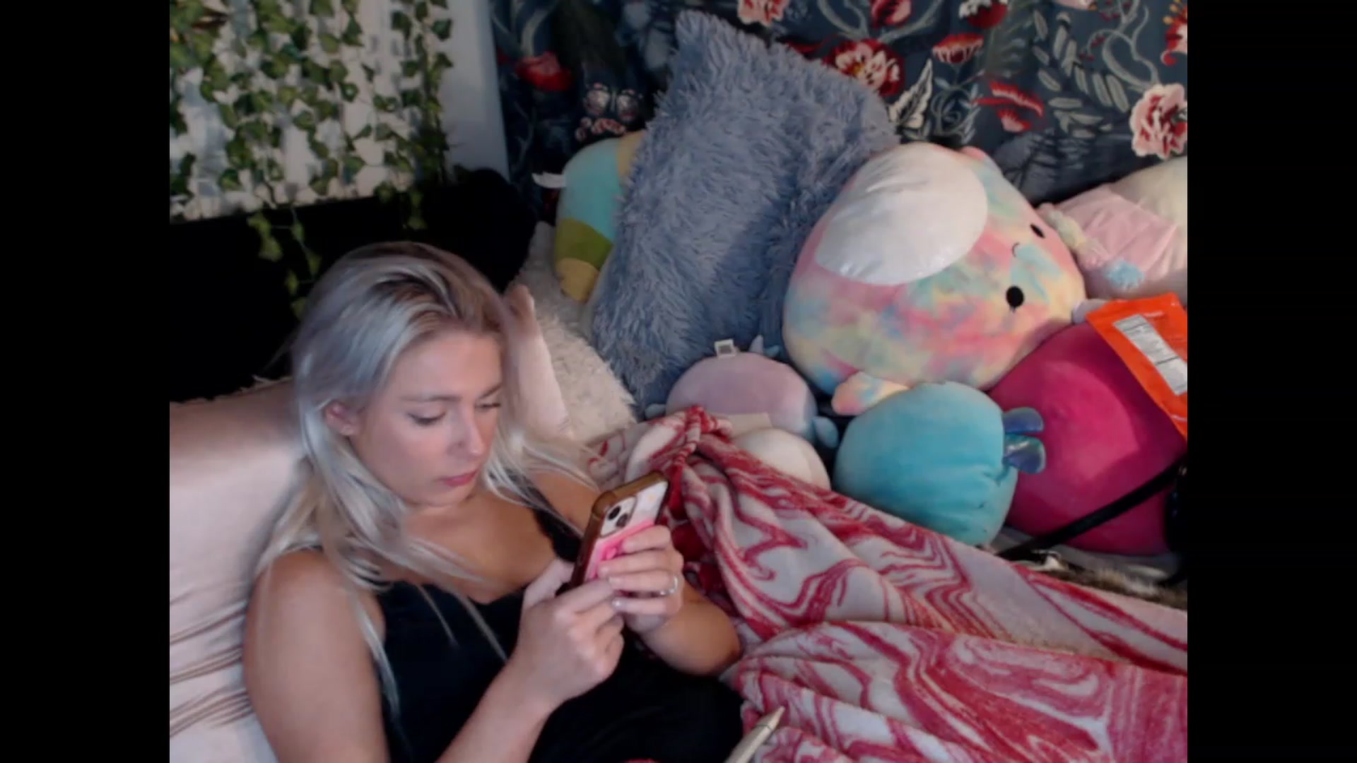 Gallery image thumbnail from Macyjay1's myfreecams stream on, 11/10/2023, 10:25 image 18 of 20