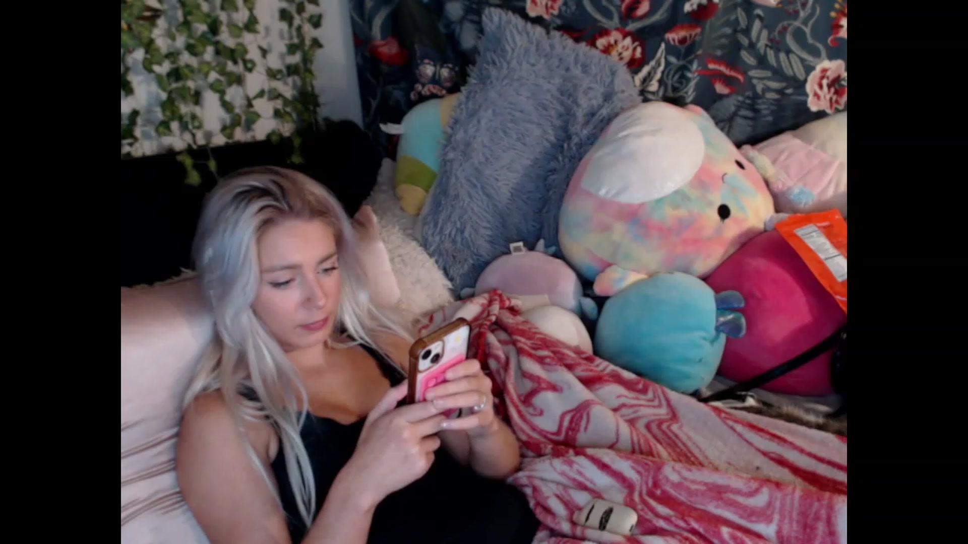 Gallery image thumbnail from Macyjay1's myfreecams stream on, 11/10/2023, 10:25 image 17 of 20