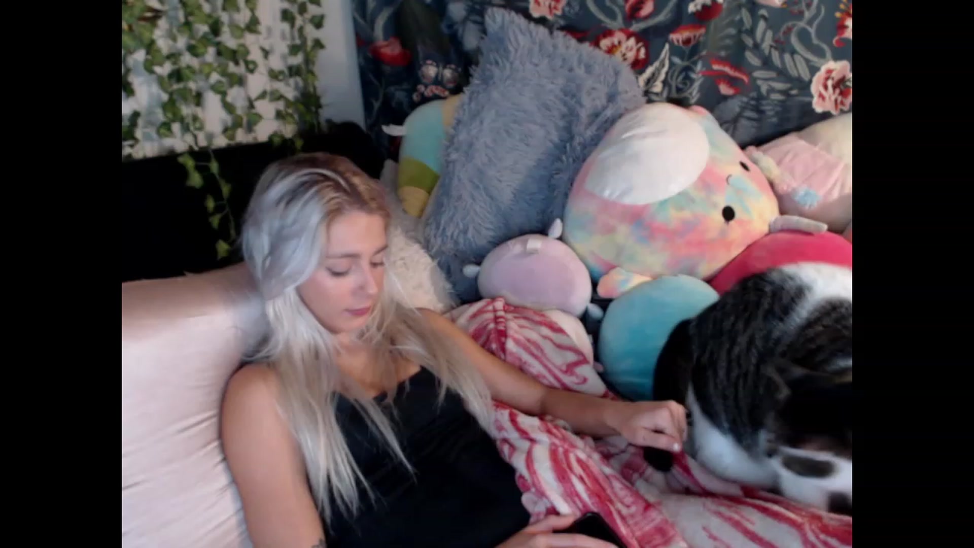Gallery image thumbnail from Macyjay1's myfreecams stream on, 11/10/2023, 10:25 image 1 of 20