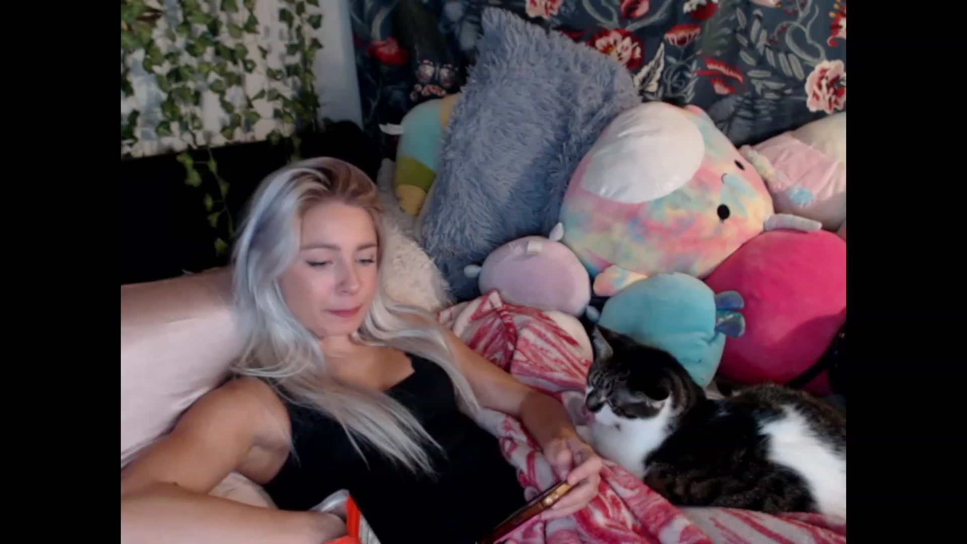 Gallery image thumbnail from Macyjay1's myfreecams stream on, 11/10/2023, 10:25 image 3 of 20