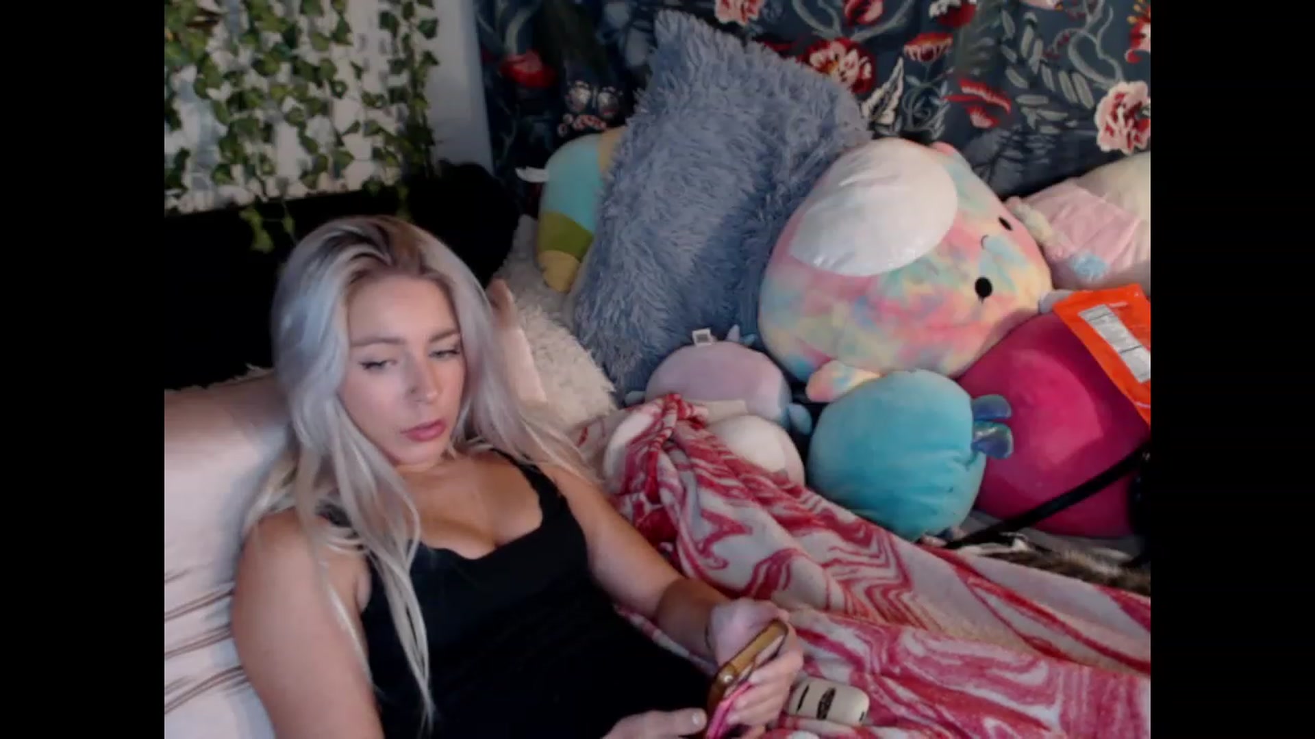 Gallery image thumbnail from Macyjay1's myfreecams stream on, 11/10/2023, 10:25 image 16 of 20