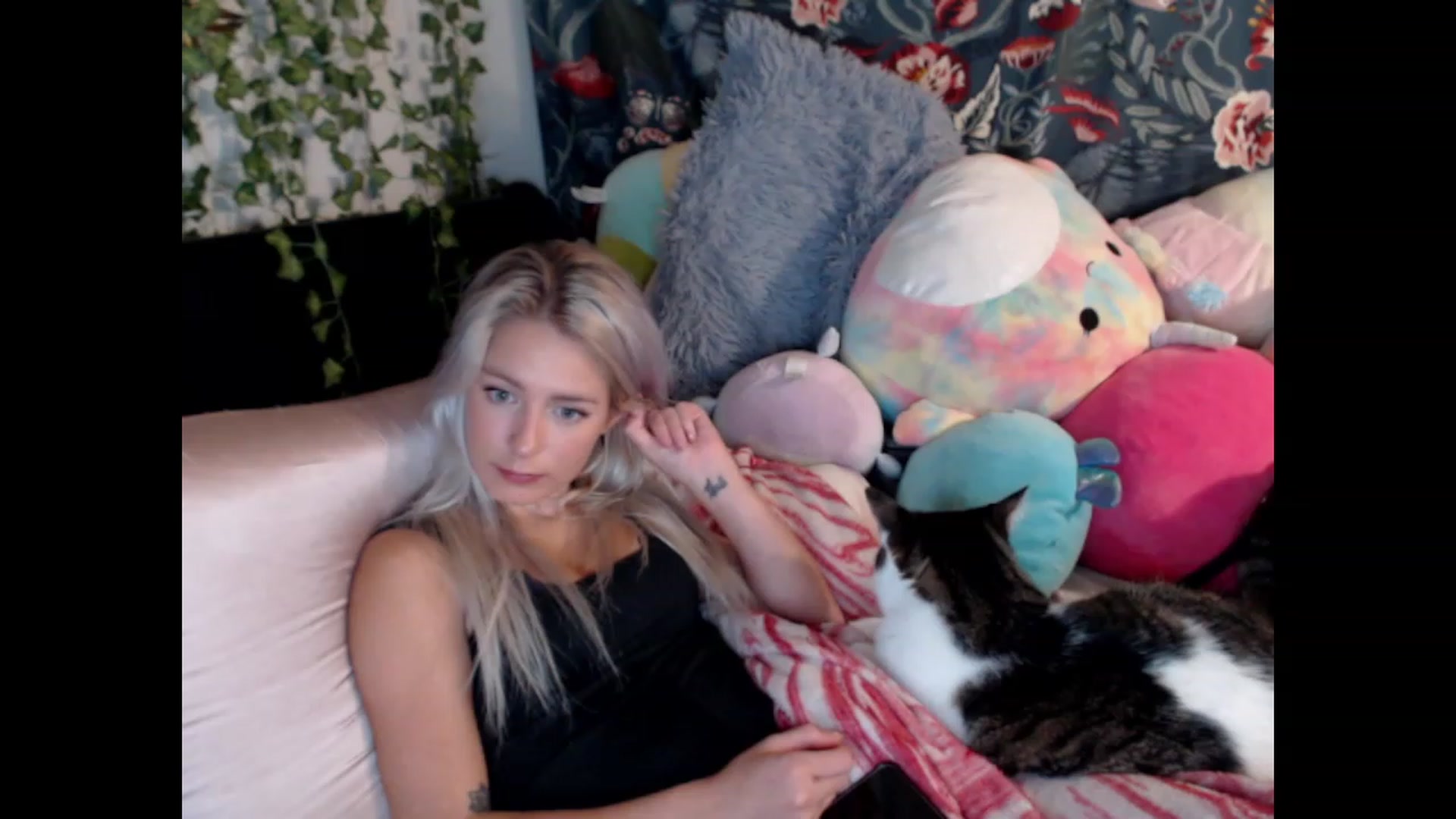 Gallery image thumbnail from Macyjay1's myfreecams stream on, 11/10/2023, 10:25 image 2 of 20