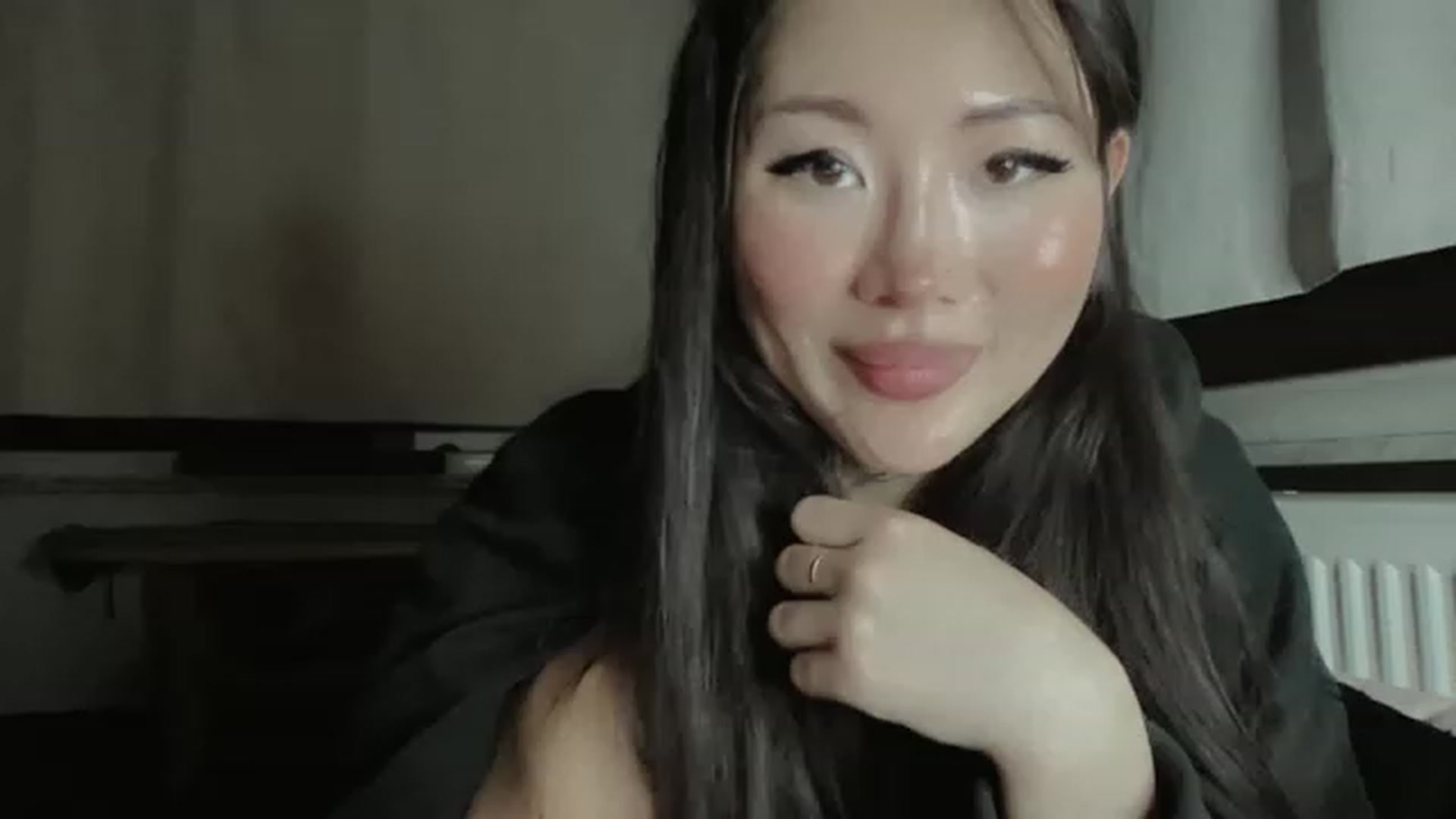 Gallery image thumbnail from MadMonkey_'s myfreecams stream on, 12/31/2022, 18:45 image 5 of 20