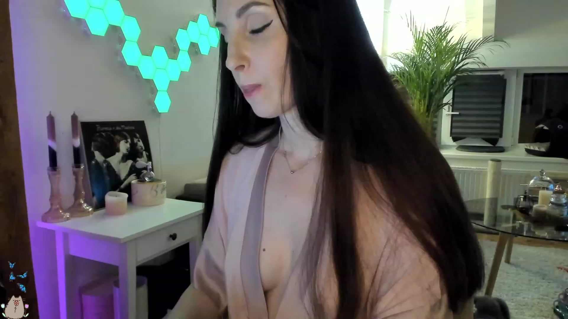 Gallery image thumbnail from Mad_Coffee's myfreecams stream on, 06/25/2023, 01:03 image 10 of 20
