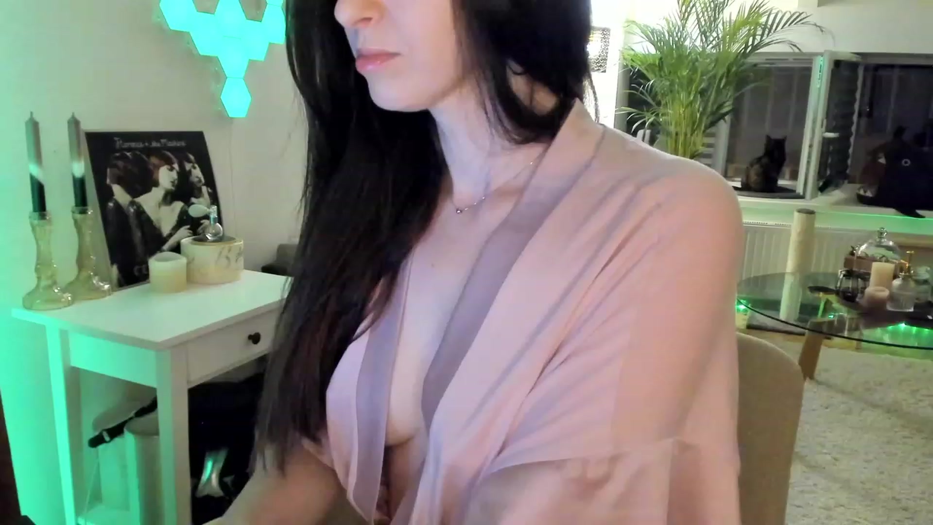 Gallery image thumbnail from Mad_Coffee's myfreecams stream on, 06/30/2023, 24:31 image 8 of 20