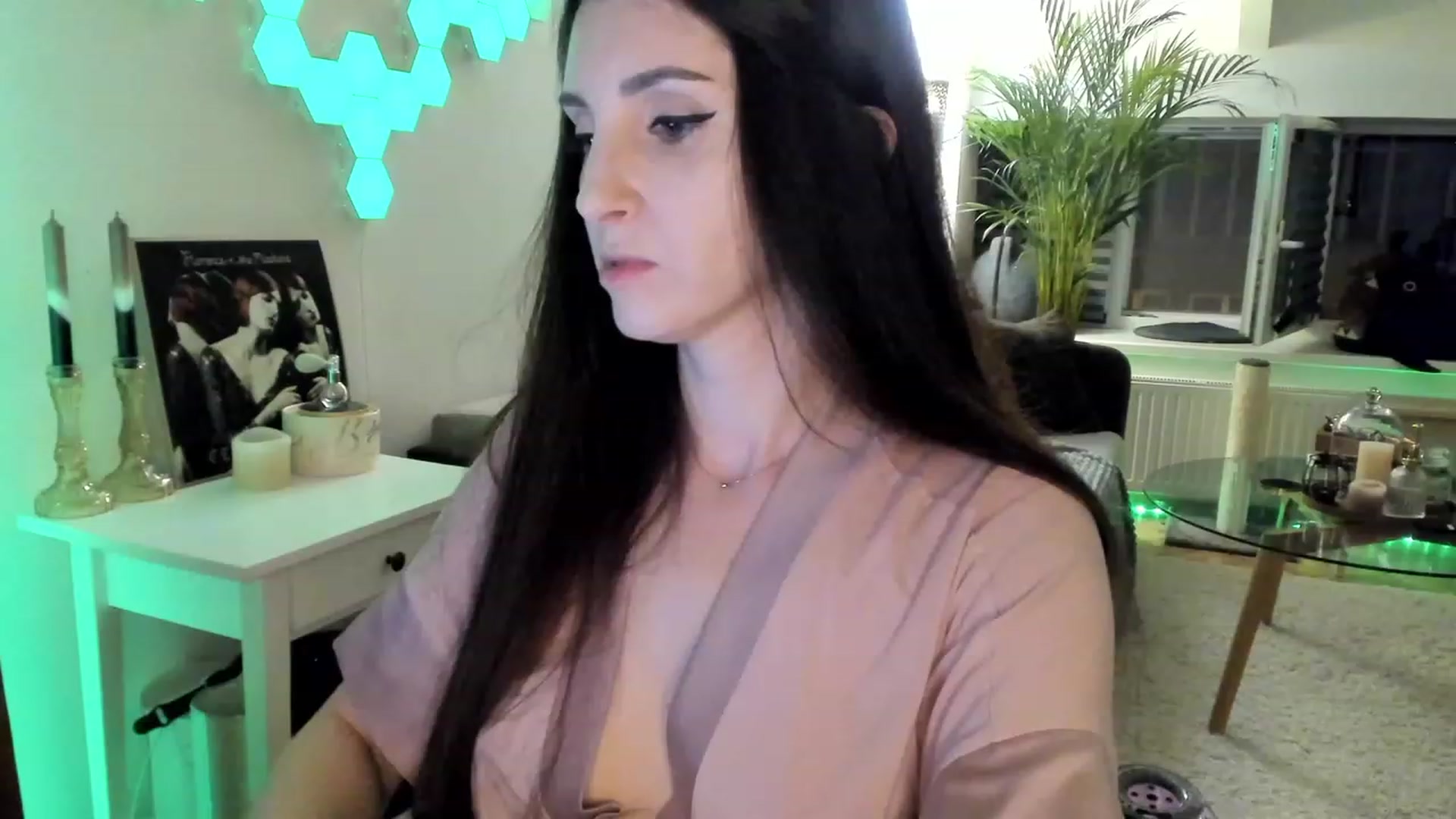 Gallery image thumbnail from Mad_Coffee's myfreecams stream on, 06/30/2023, 24:31 image 3 of 20