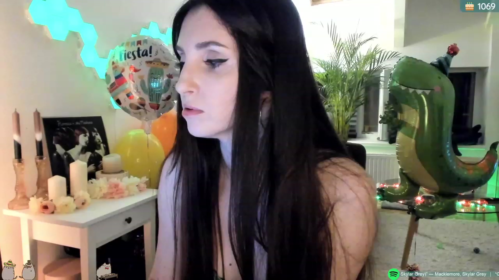 Gallery image thumbnail from Mad_Coffee's myfreecams stream on, 07/02/2023, 24:03 image 20 of 20