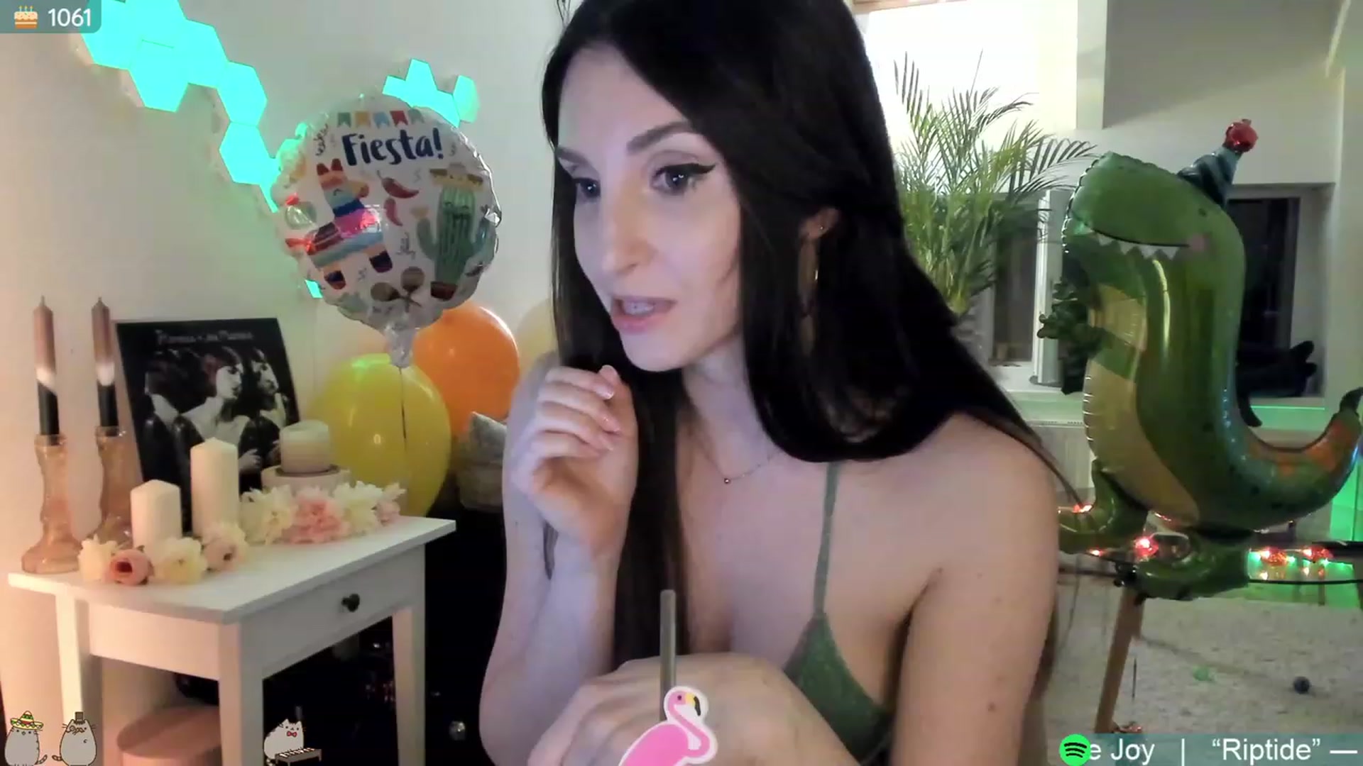 Gallery image thumbnail from Mad_Coffee's myfreecams stream on, 07/02/2023, 24:03 image 15 of 20