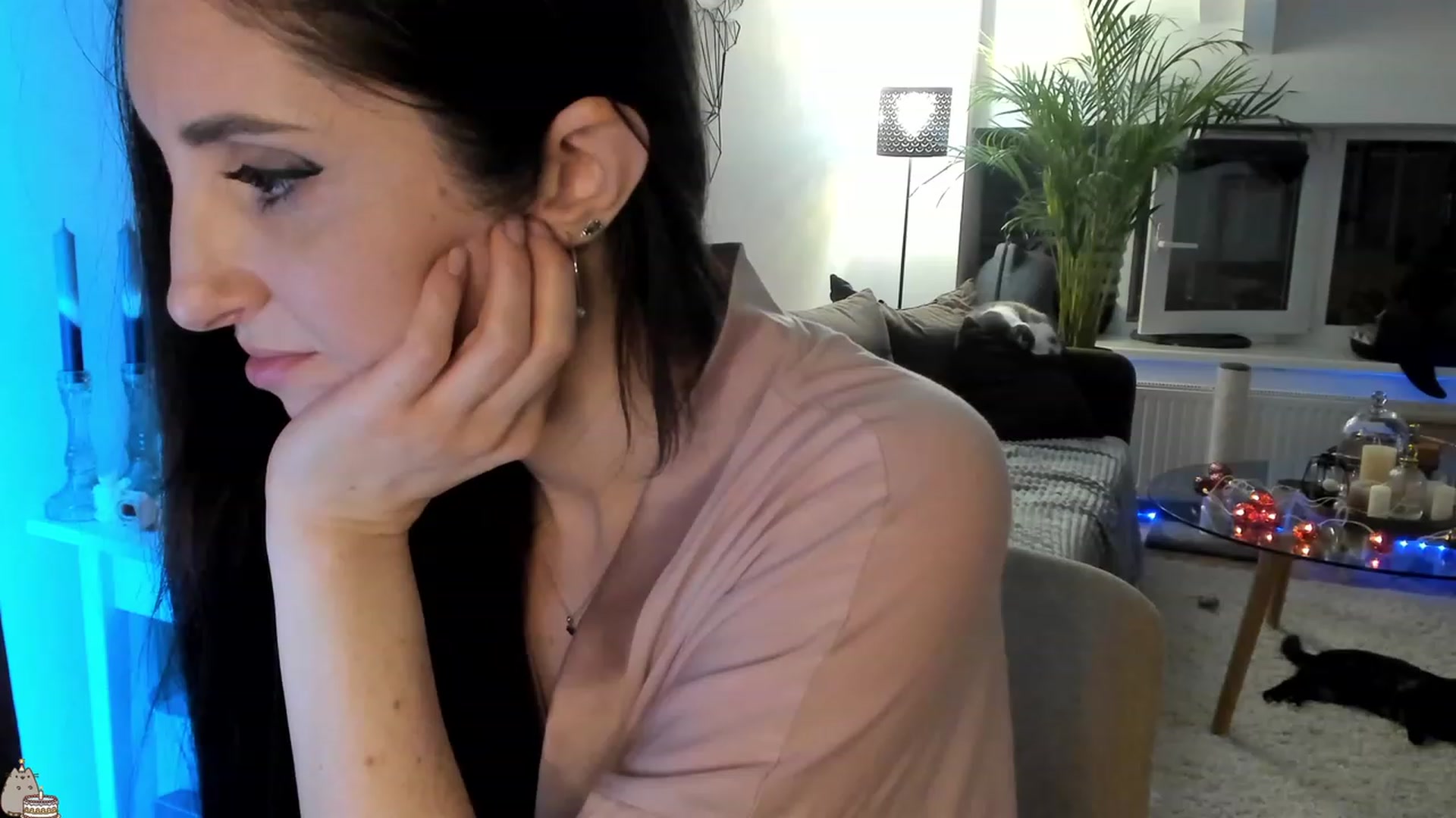 Gallery image thumbnail from Mad_Coffee's myfreecams stream on, 07/07/2023, 24:27 image 18 of 20