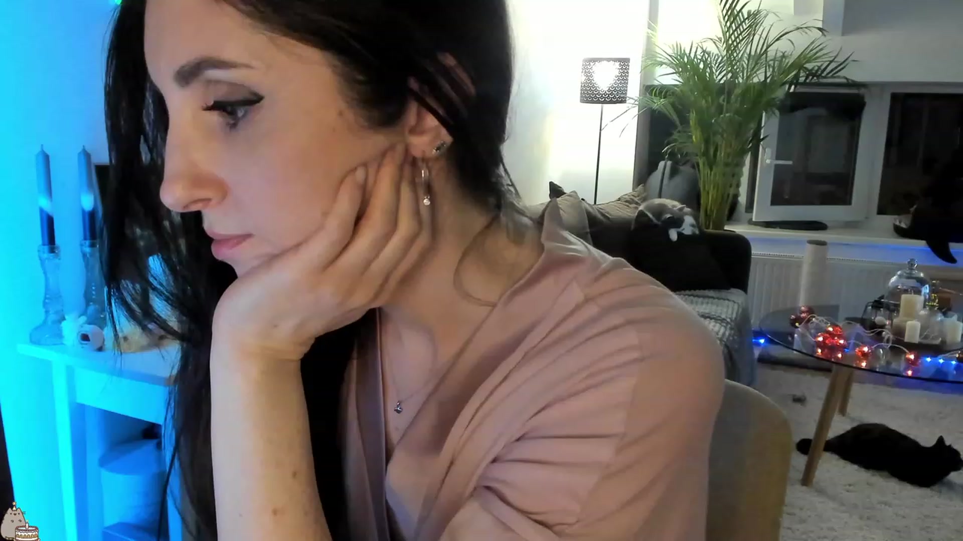 Gallery image thumbnail from Mad_Coffee's myfreecams stream on, 07/07/2023, 24:27 image 11 of 20