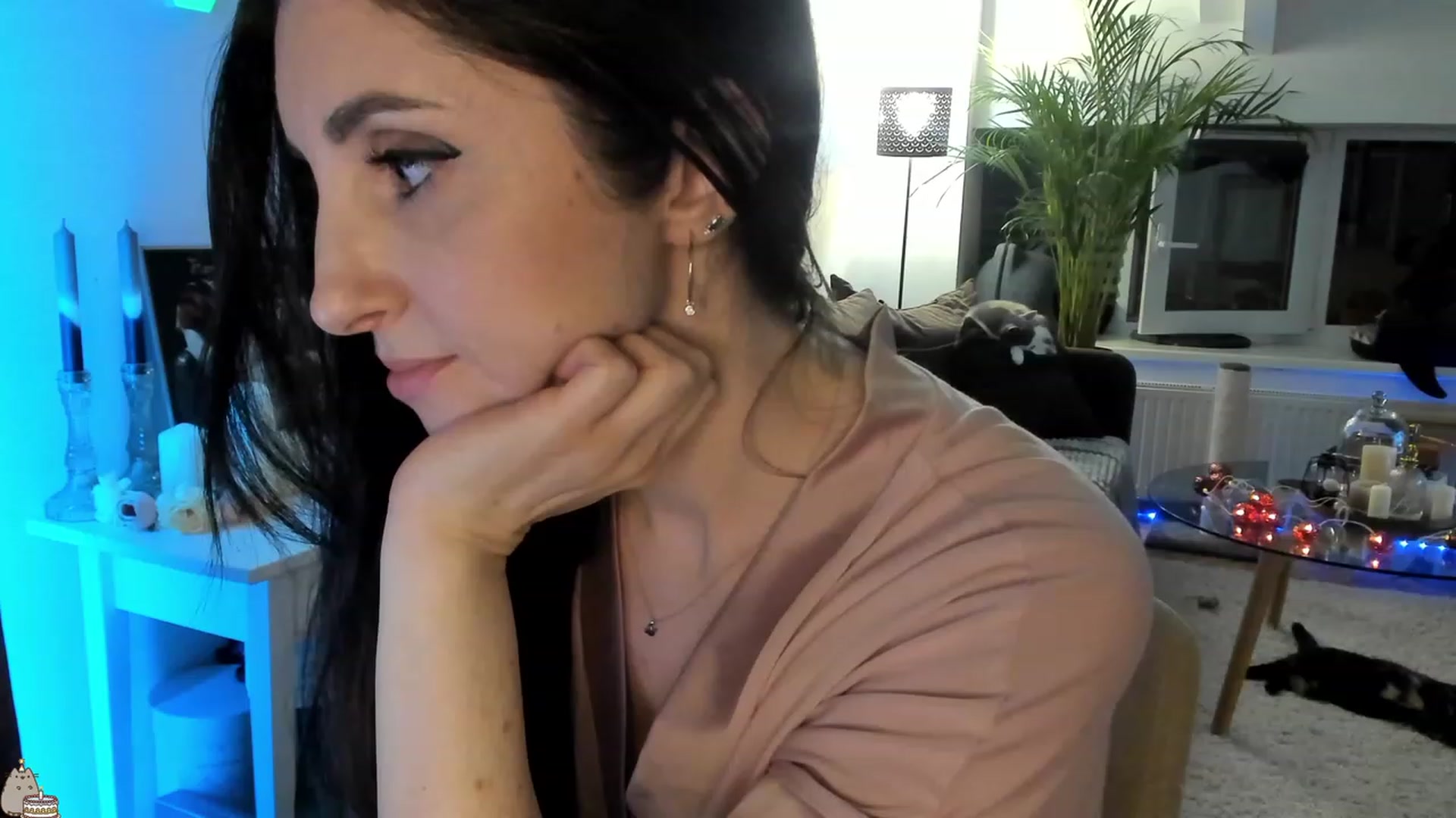 Gallery image thumbnail from Mad_Coffee's myfreecams stream on, 07/07/2023, 24:27 image 12 of 20