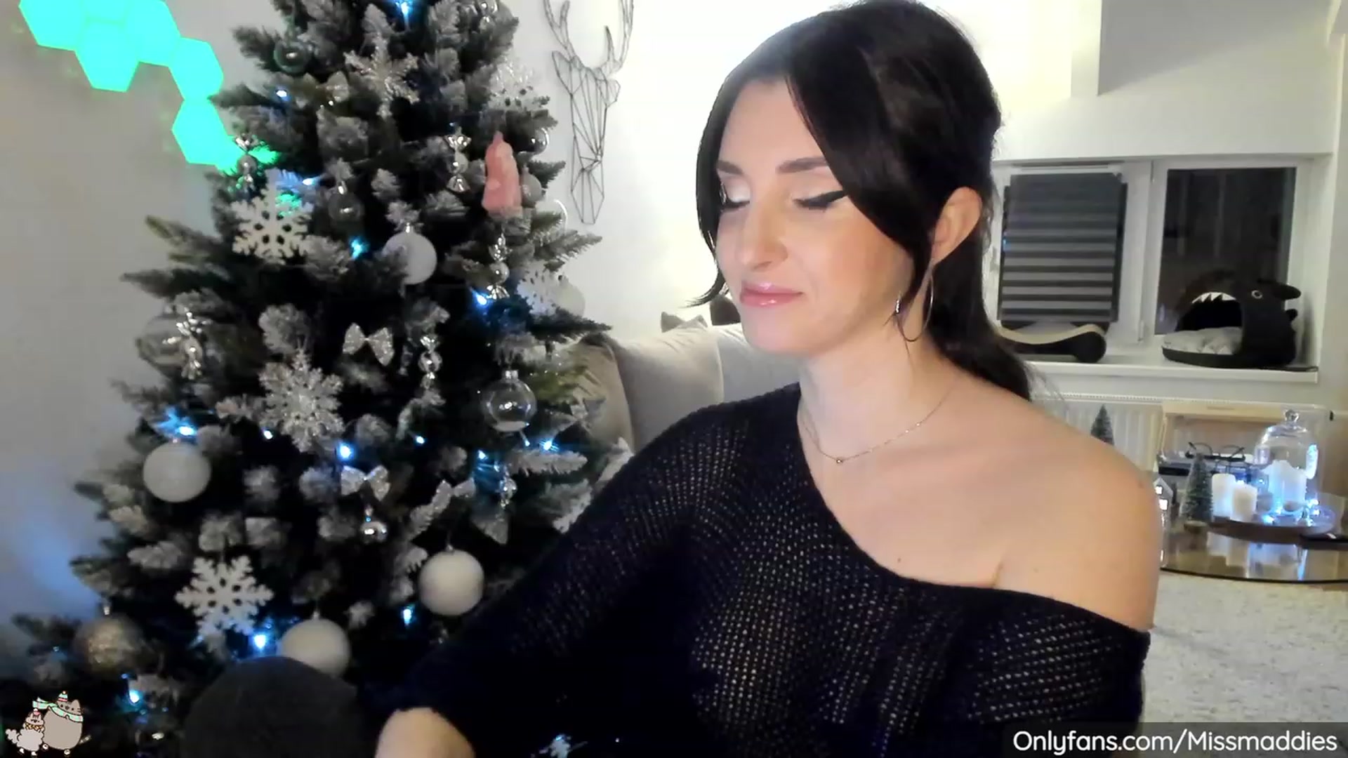 Gallery image thumbnail from Mad_Fairy's myfreecams stream on, 12/10/2022, 19:01 image 2 of 20