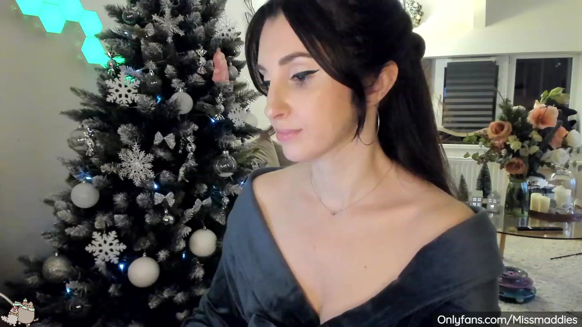 Gallery image thumbnail from Mad_Fairy's myfreecams stream on, 12/12/2022, 24:35 image 12 of 20