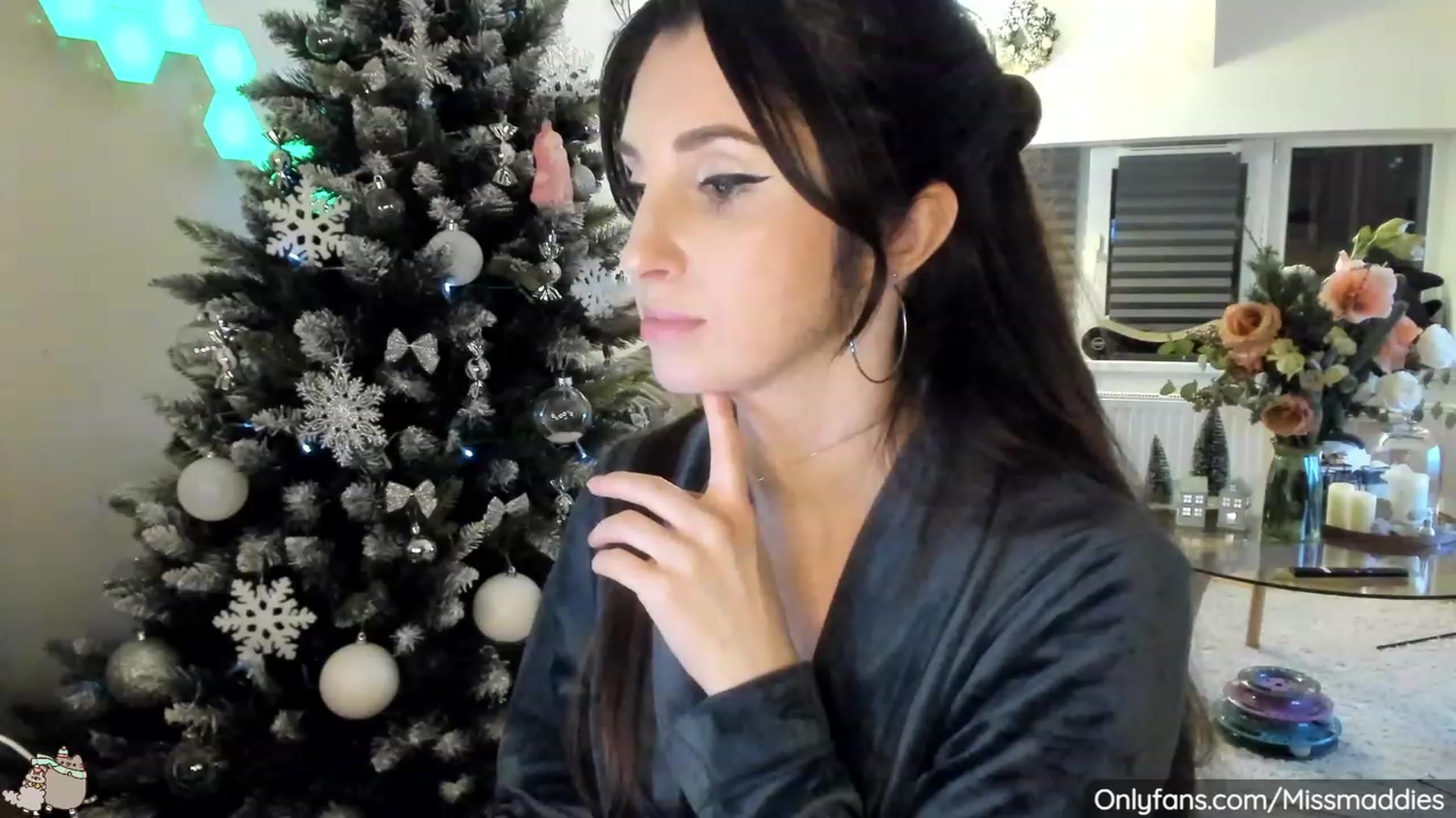 Gallery image thumbnail from Mad_Fairy's myfreecams stream on, 12/12/2022, 24:35 image 10 of 20