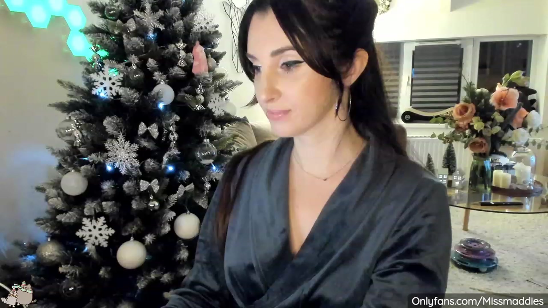 Gallery image thumbnail from Mad_Fairy's myfreecams stream on, 12/12/2022, 24:35 image 8 of 20